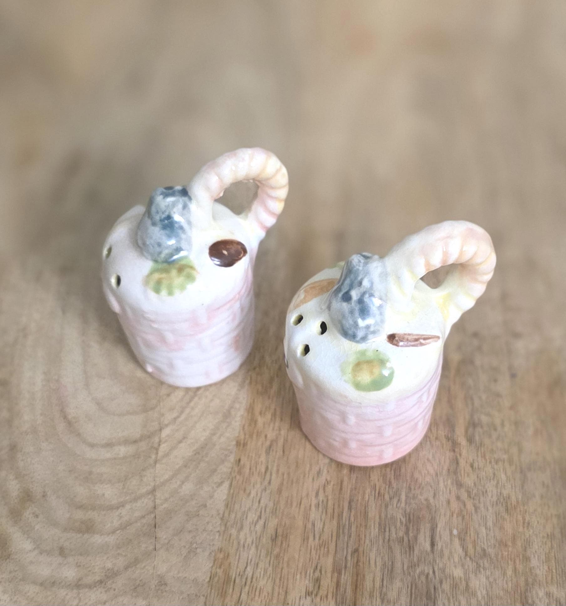 Vintage Japanese Basket Design Salt and Pepper Shakers - Thumbnail 3