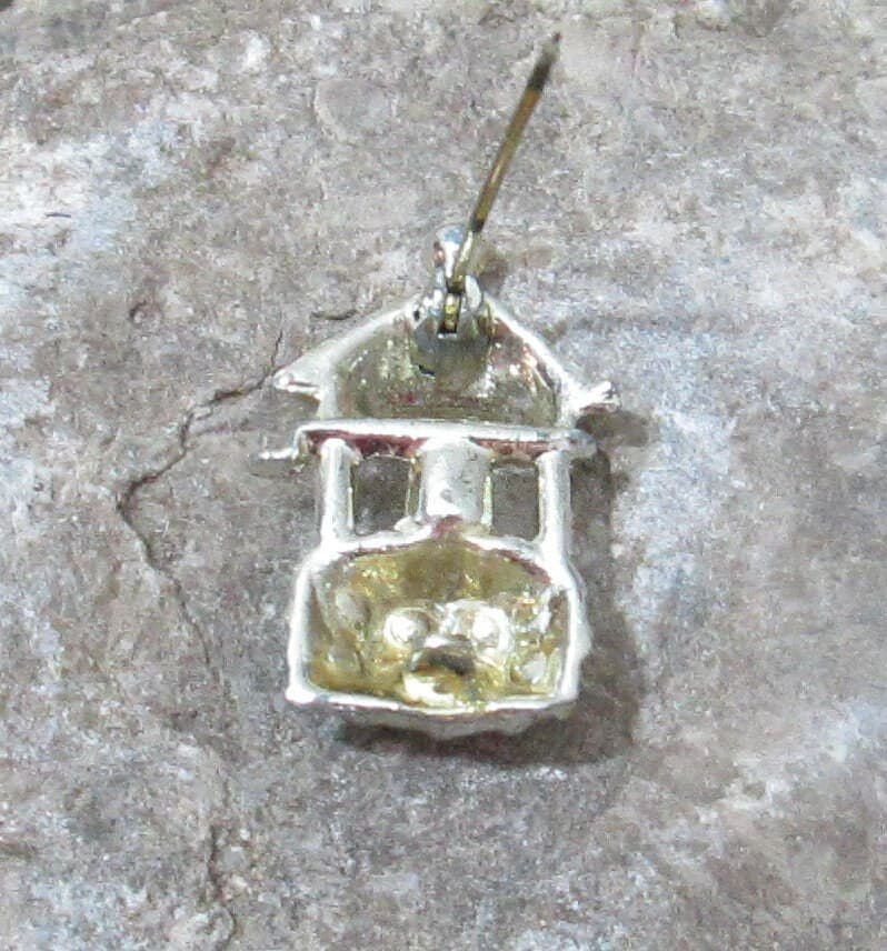 Vintage Jeweled Wishing Well Brooch - Thumbnail 2