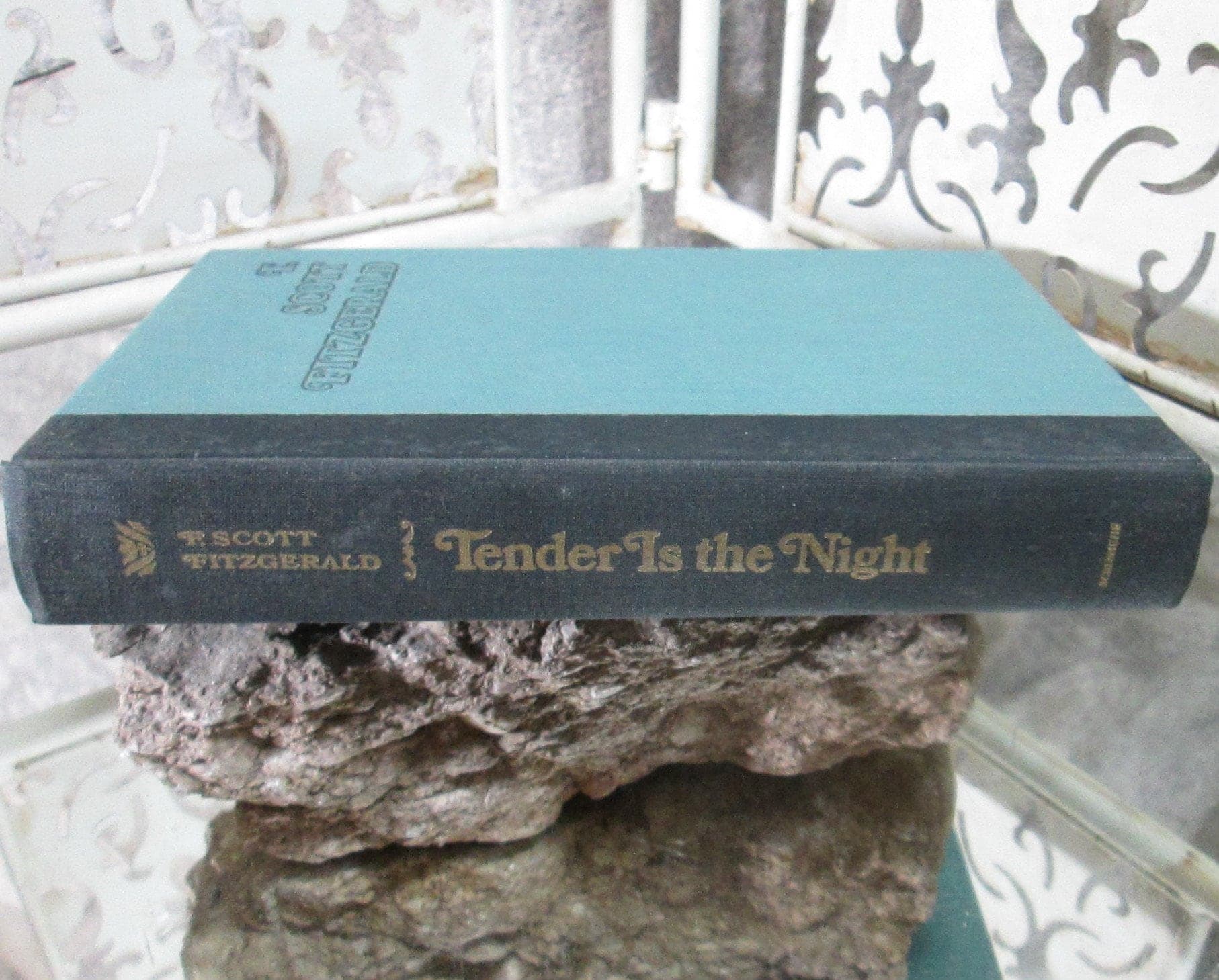 Vintage Edition Tender Is the Night by F. Scott Fitzgerald, 1962 - Thumbnail 2