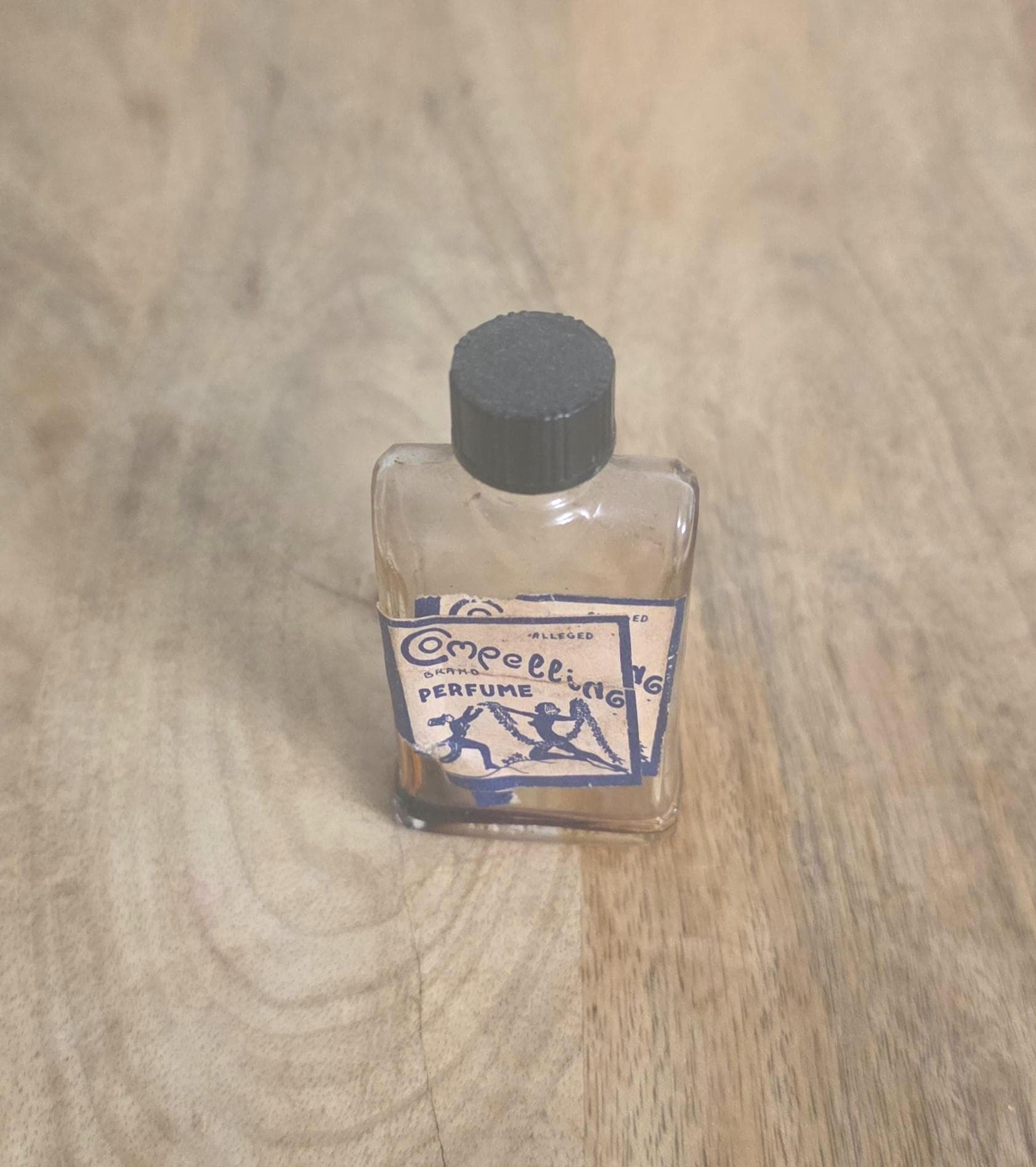 Vintage 1930's Compelling Perfume Bottle - Thumbnail 3