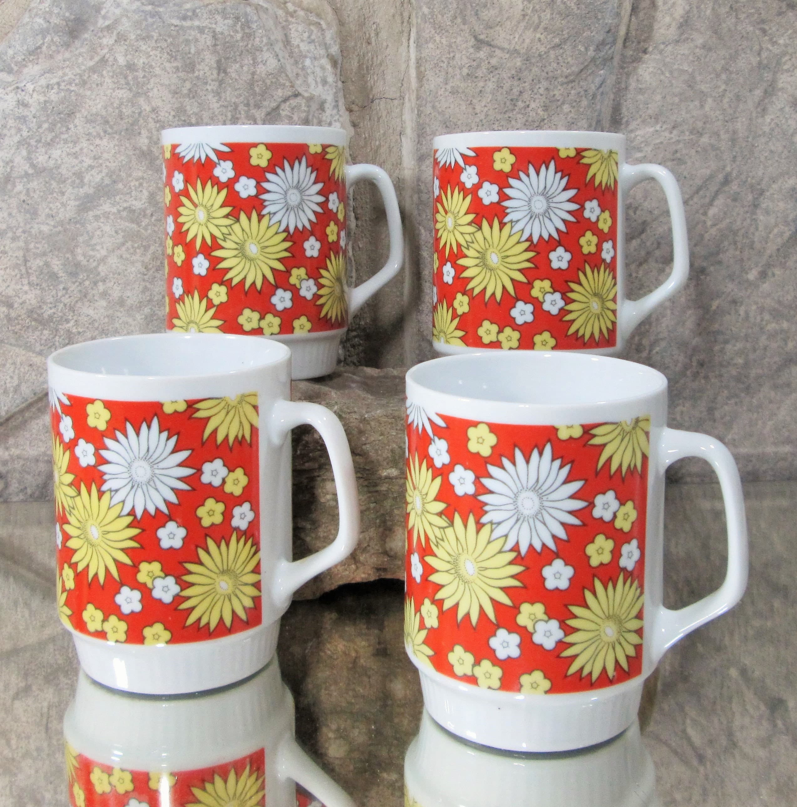 Lot of 4 Vintage Mid-Century Daisy Pattern Coffee Cups - Thumbnail 2