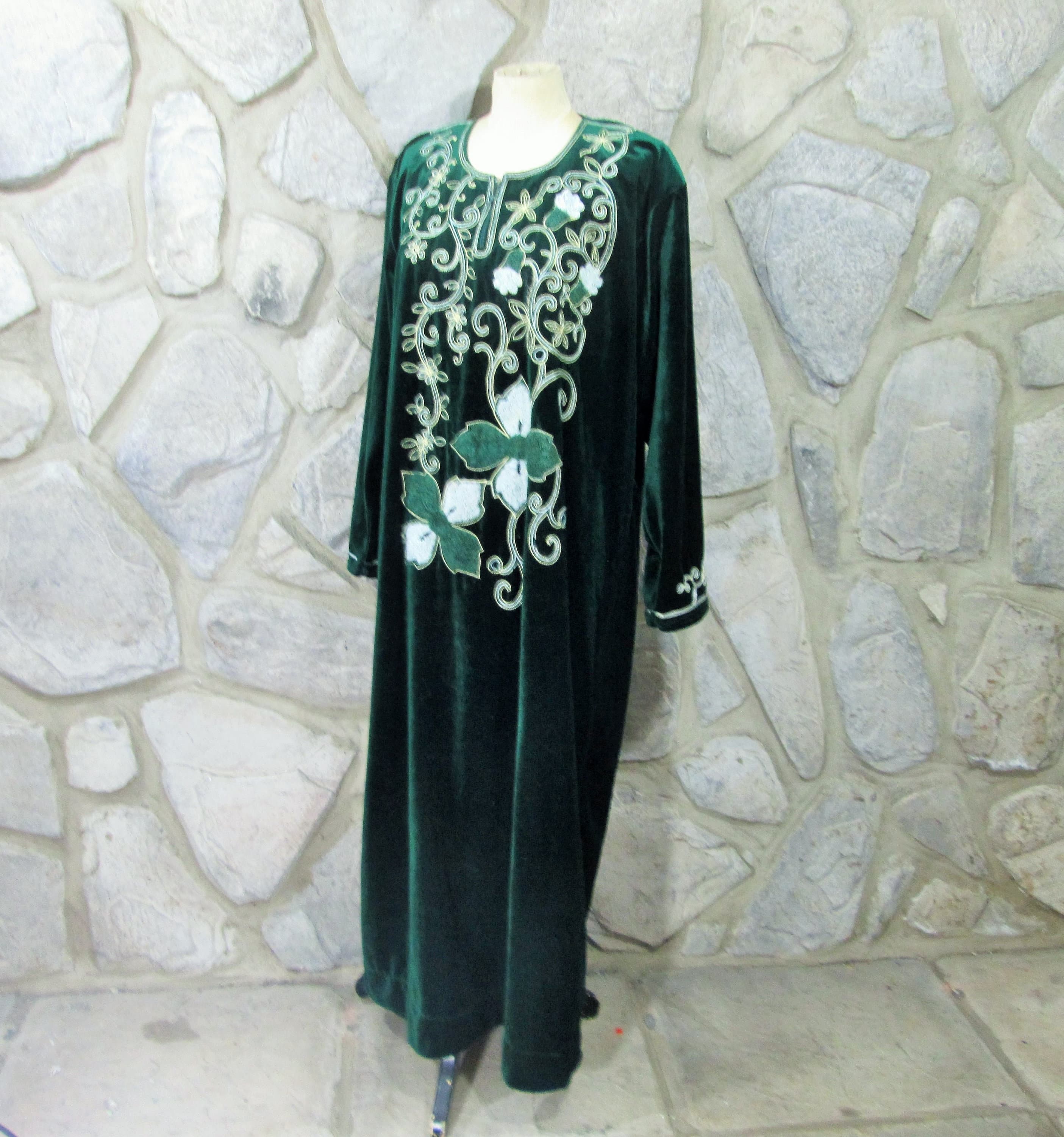 Vintage Green Velour Embroidered Robe or Hostess Dress, Made in Syria - Thumbnail 2