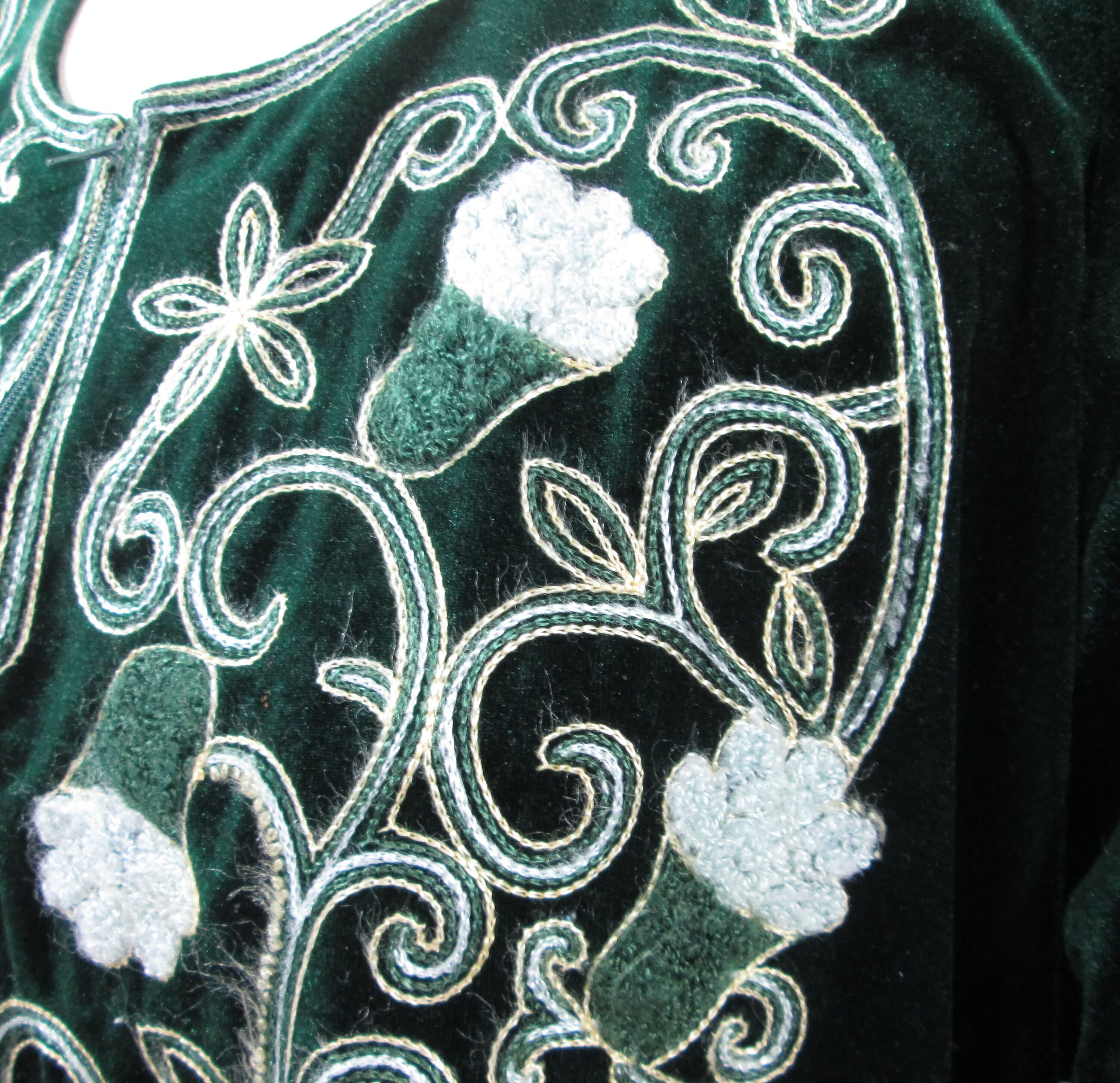 Vintage Green Velour Embroidered Robe or Hostess Dress, Made in Syria - Thumbnail 4