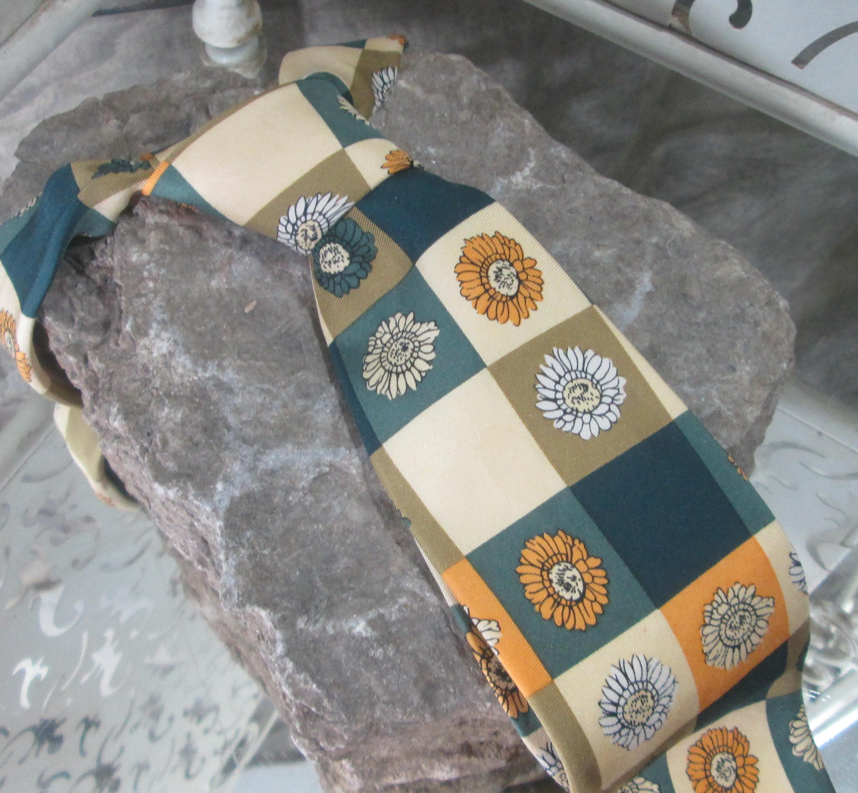 Vintage Eddie Bauer Flower Pattern Silk Tie