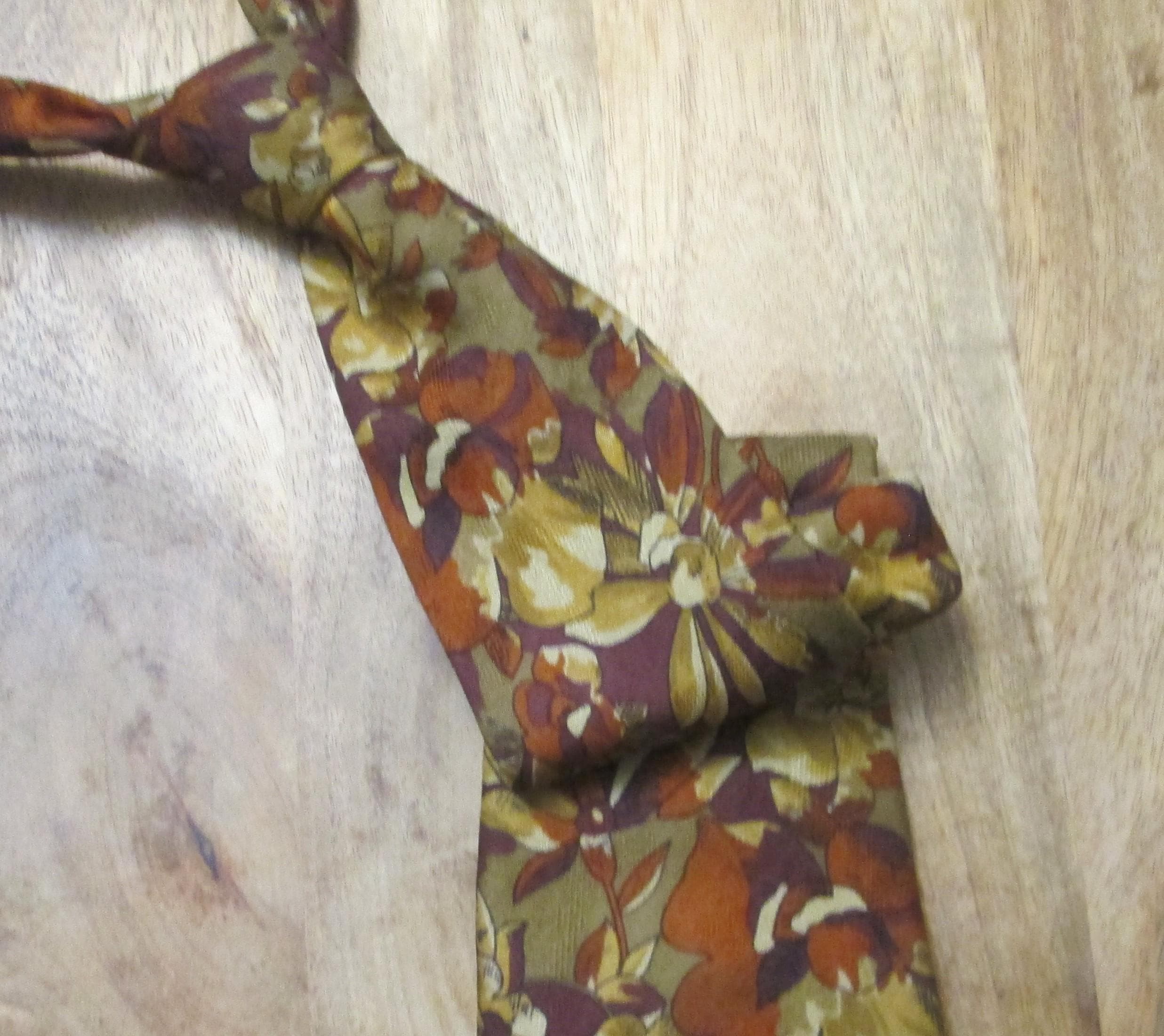 Vintage Bonwit Teller Silk Floral Print Necktie