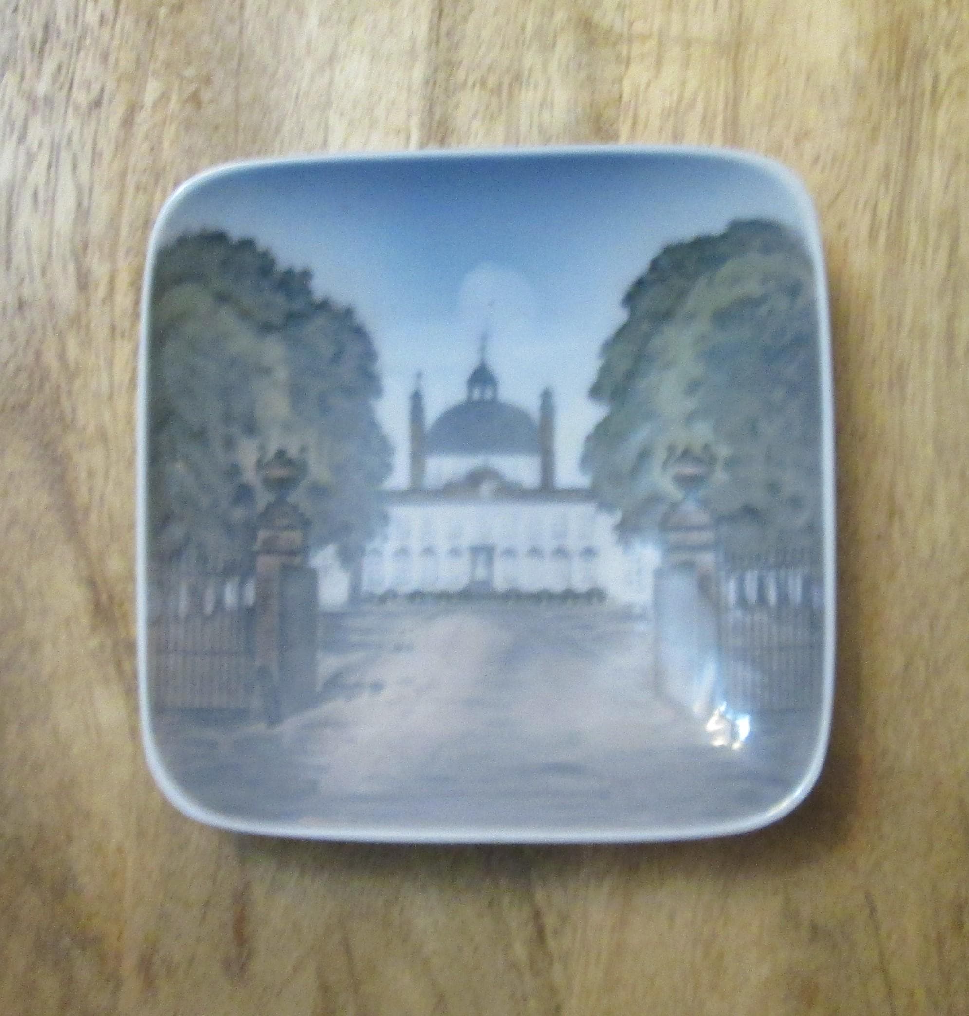 Vintage Royal COpenhagen Denmark Fredensborg Palace Dish
