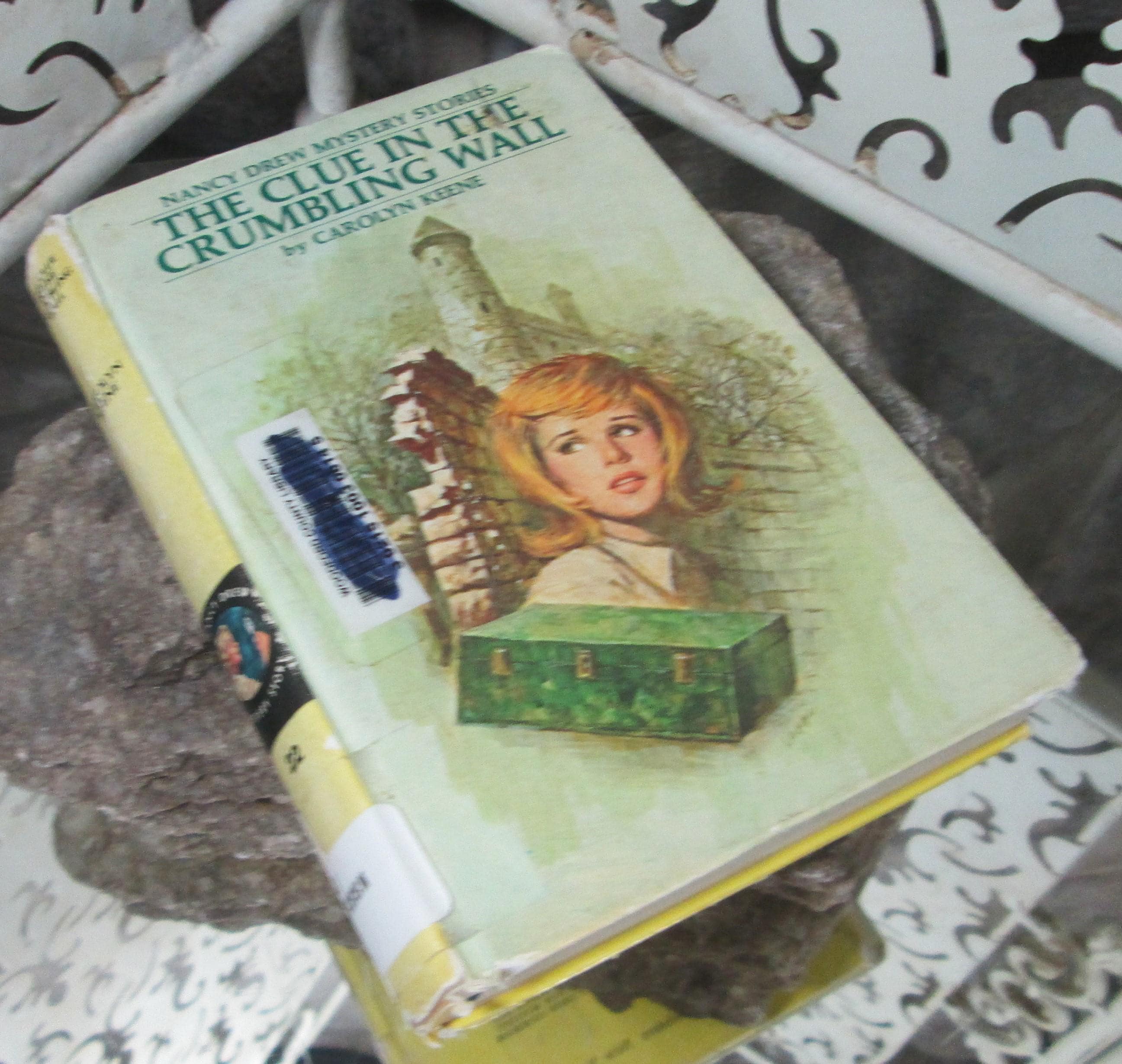 The Clue in the Crumbling Wall by Carolyn Keene, Nancy Drew Mystery #22, 1980s Edition