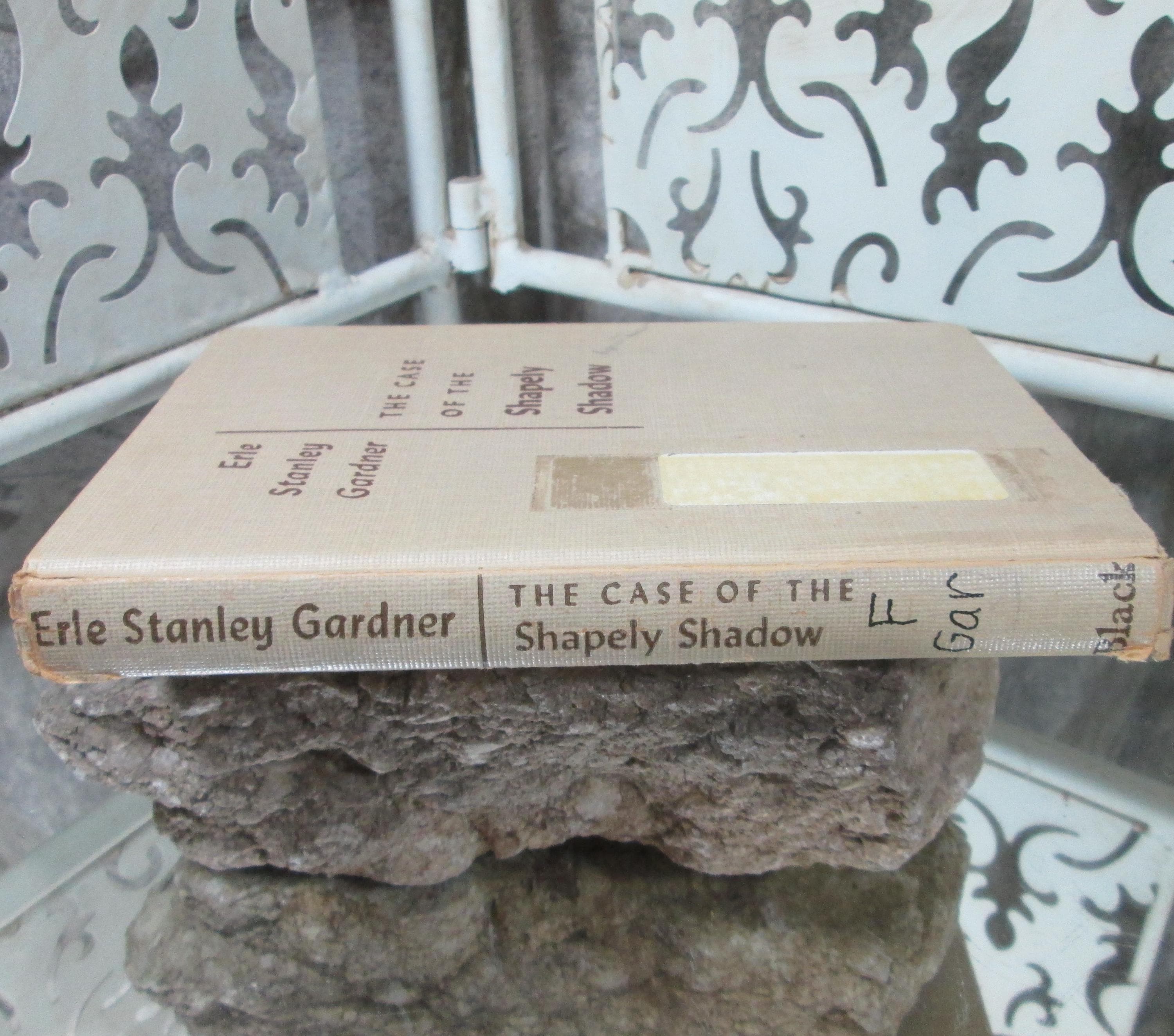 The Case of the Shapely Shadow by Erle Stanley Gardner, 1960 - Thumbnail 2