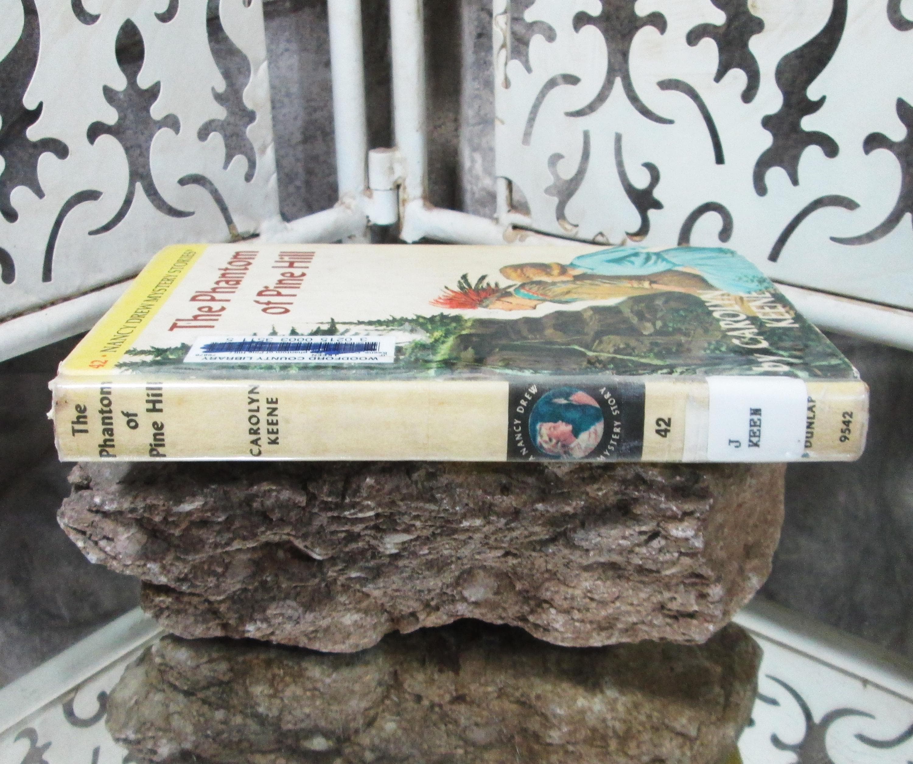 The Phantom of Pine Hill by Carolyn Keene, Nancy Drew Mystery, 1980s Edition #42 - Thumbnail 2
