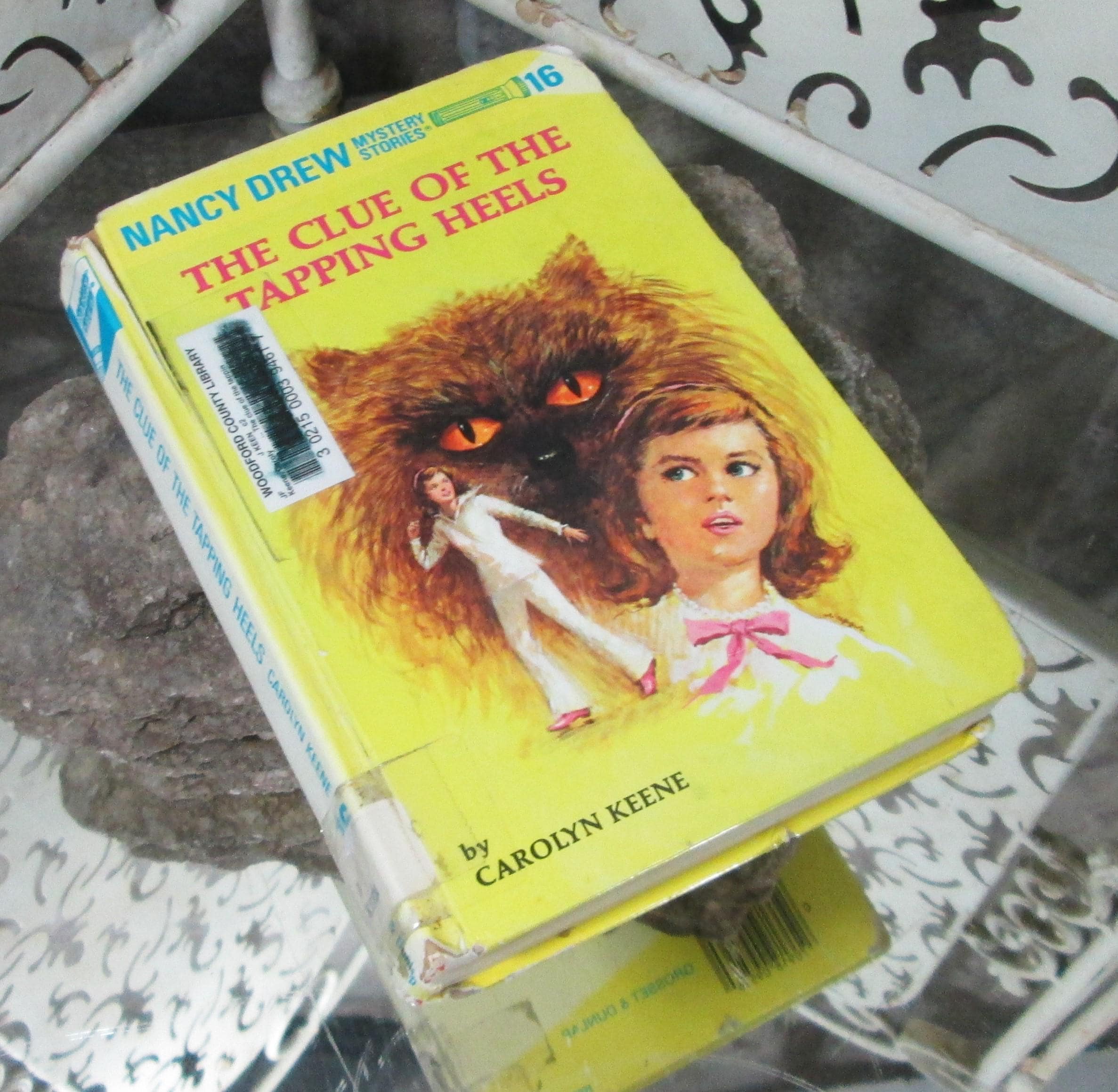The Clue of the Tapping Heels by Carolyn Keene, Nancy Drew Mystery, 1980s Flashlight Edition #16