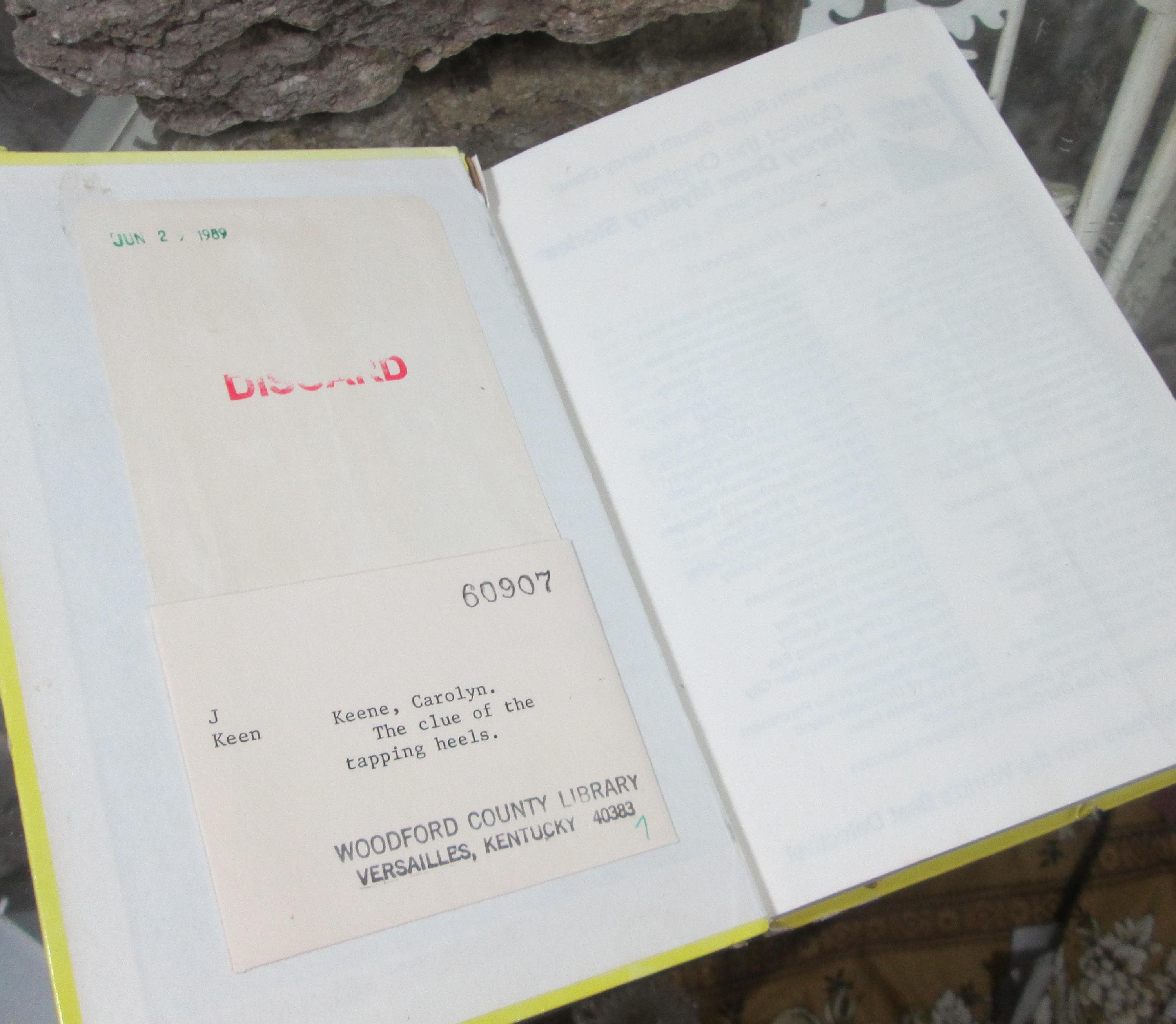 The Clue of the Tapping Heels by Carolyn Keene, Nancy Drew Mystery, 1980s Flashlight Edition #16 - Thumbnail 3