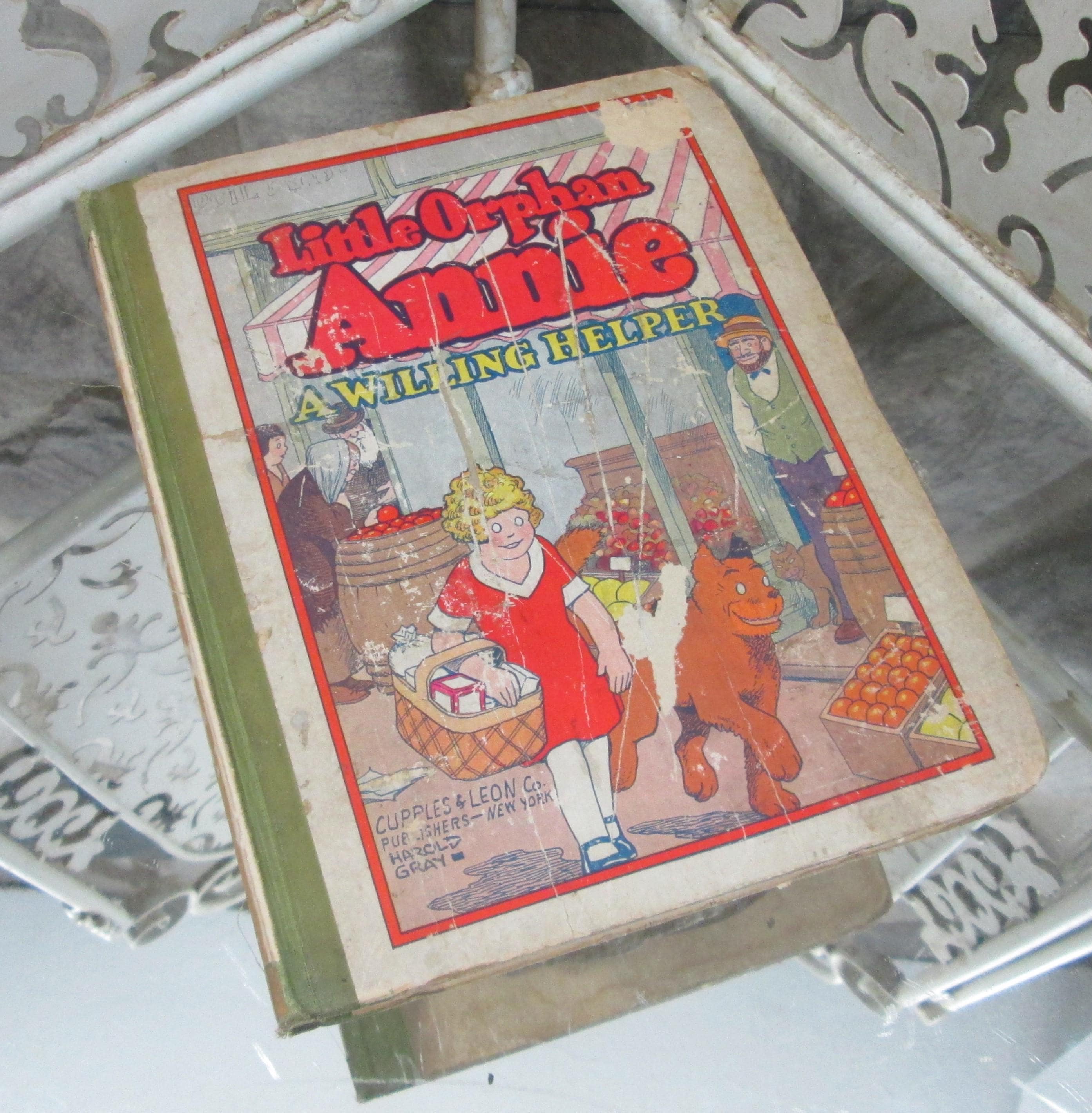 Vintage Little Orphan Annie A Willing Helper Book, 1932