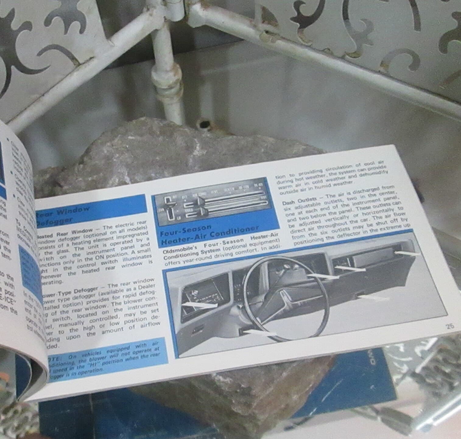 Vintage 1971 Delta 88 Oldsmobile Owner's Manual - Thumbnail 3