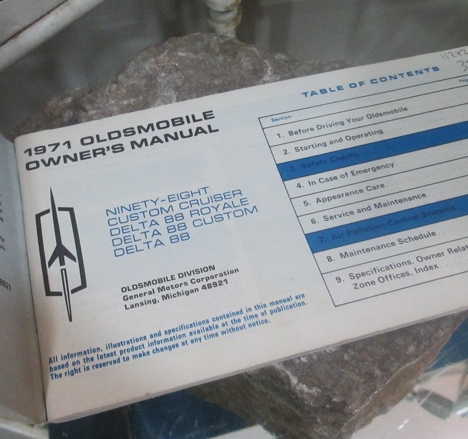 Vintage 1971 Delta 88 Oldsmobile Owner's Manual - Thumbnail 2