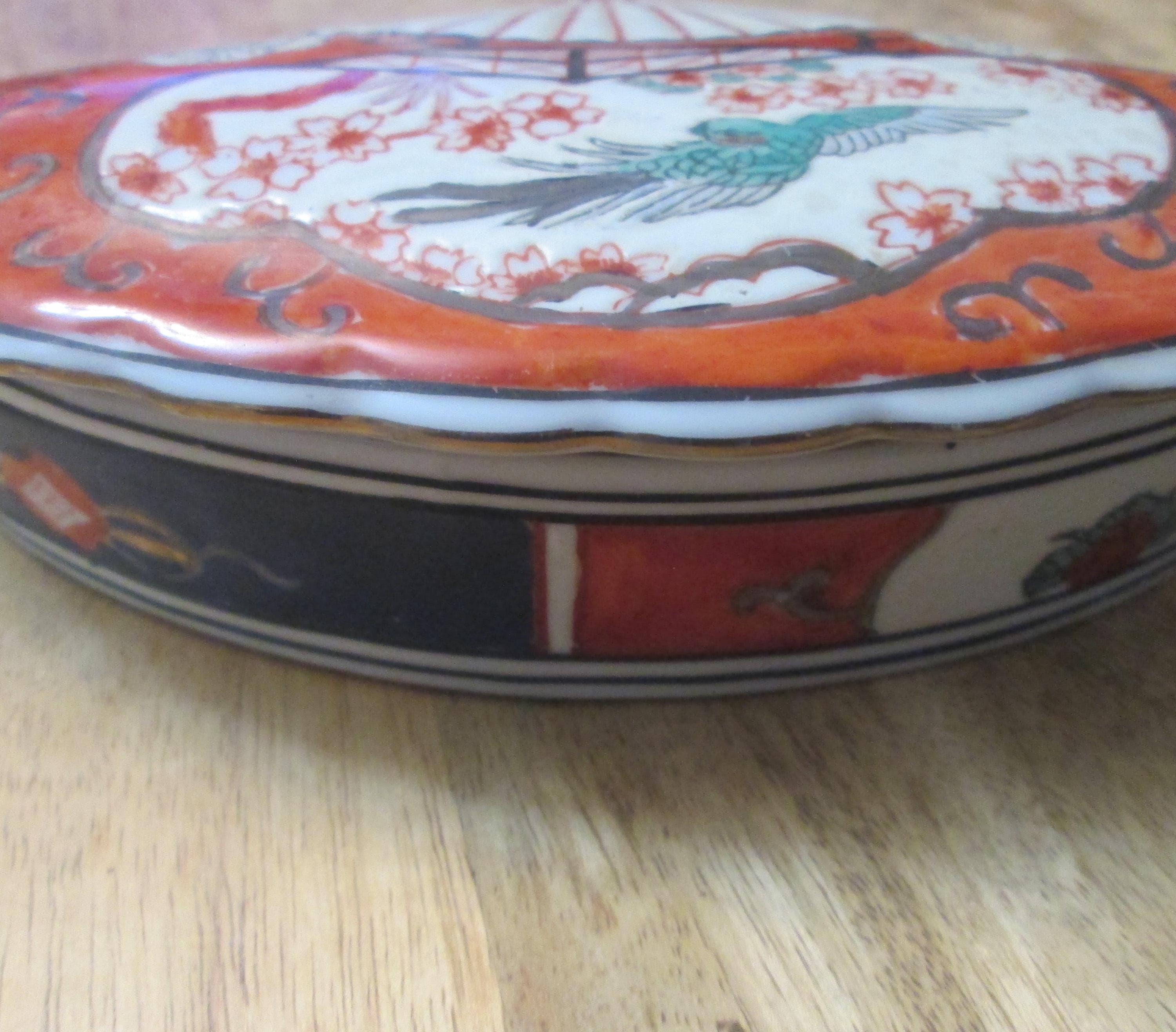 Vintage Chinese Macau Imari Fan Shaped Trinket Box - Thumbnail 2