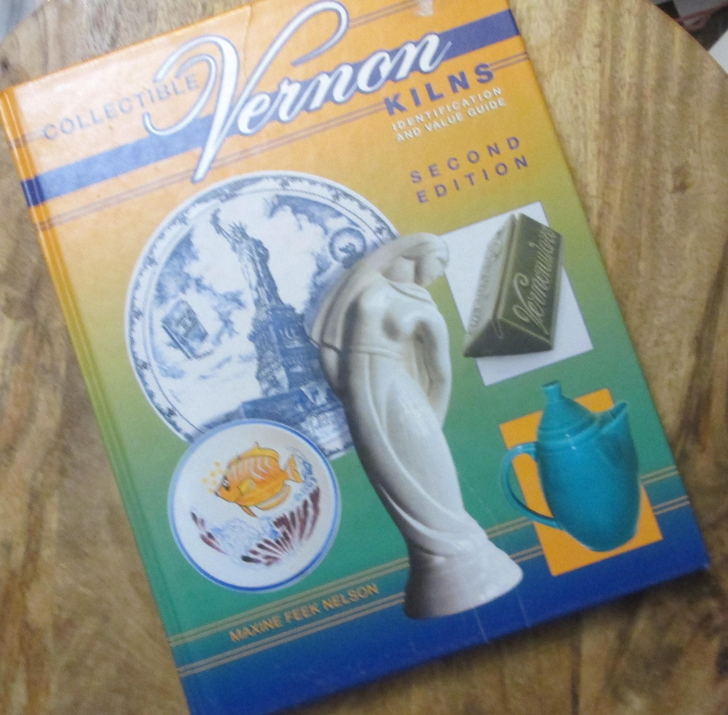 Collectible Vernon Kilns Identification and Value Guide, 2004