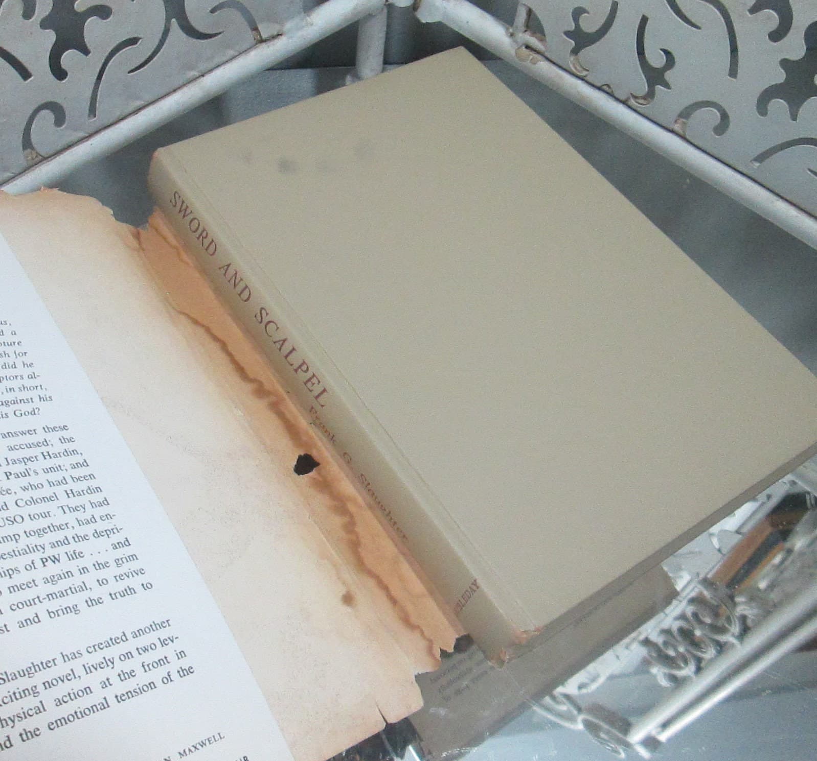 Vintage Book Sword and Scalpel by Frank G. Slaughter, 1957 - Thumbnail 3