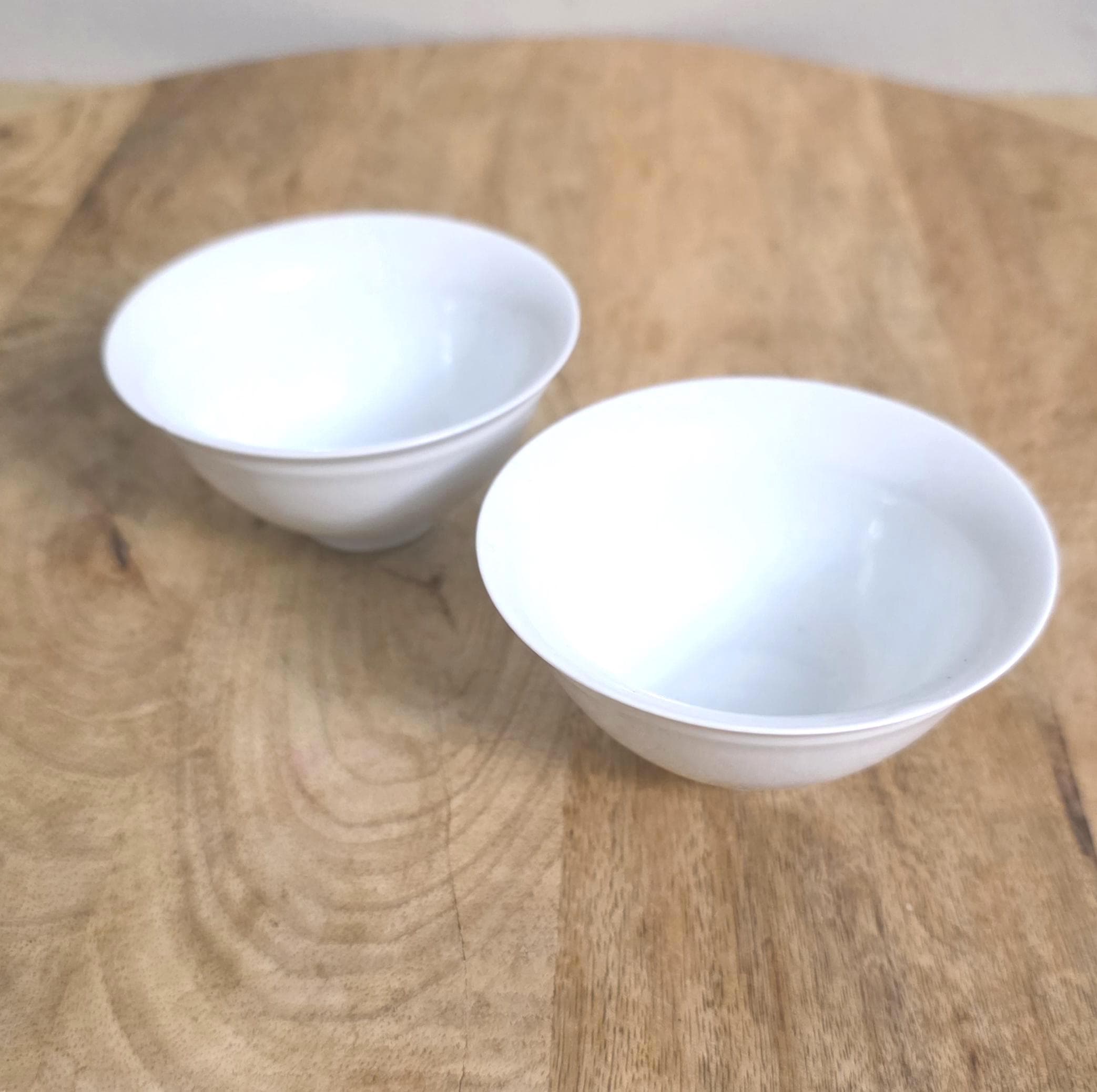 Vintage Japanese White Porcelain Tea Bowls - Thumbnail 2
