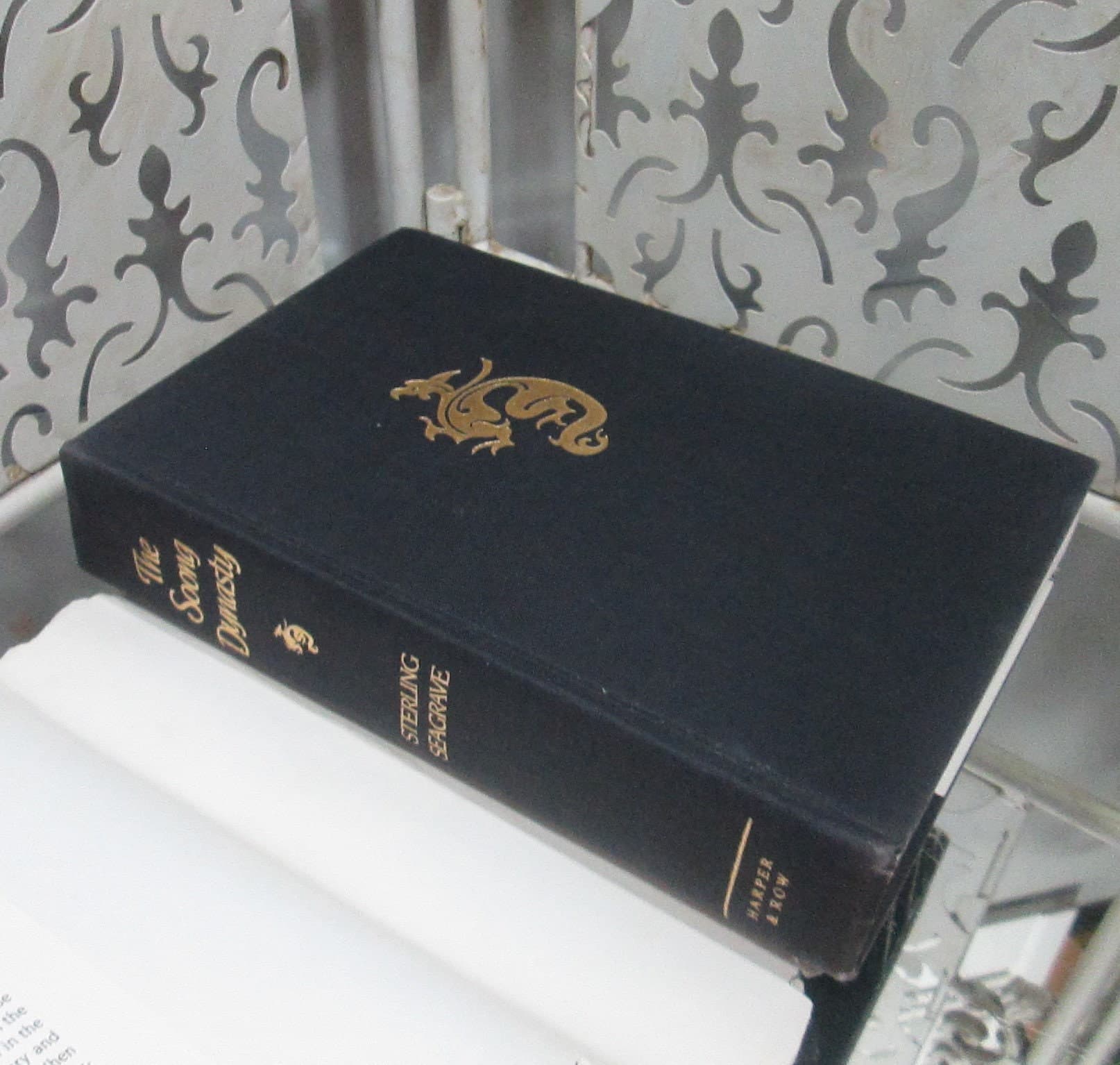 Vintage Book The Soong Dynasty by Sterling Seagrave, 1985 - Thumbnail 2