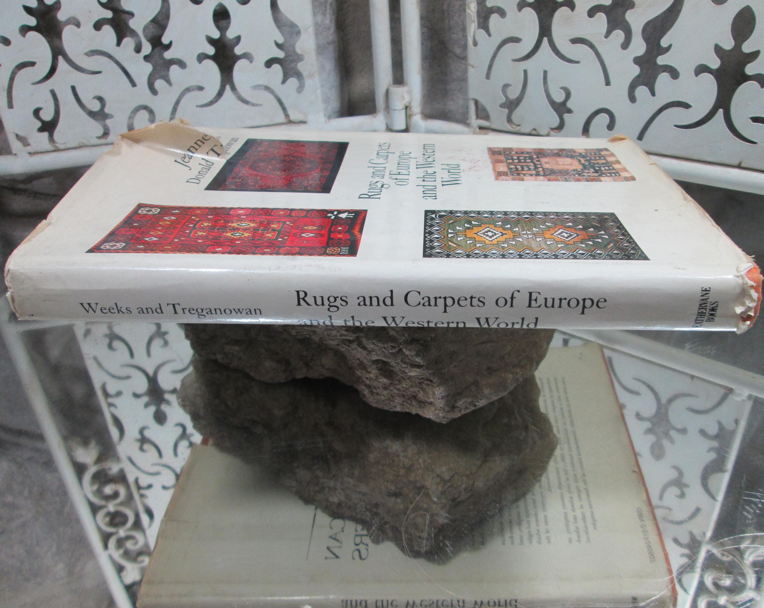 Rugs and Carpets of Europe and the Western World,1969, Vintage Book - Thumbnail 2