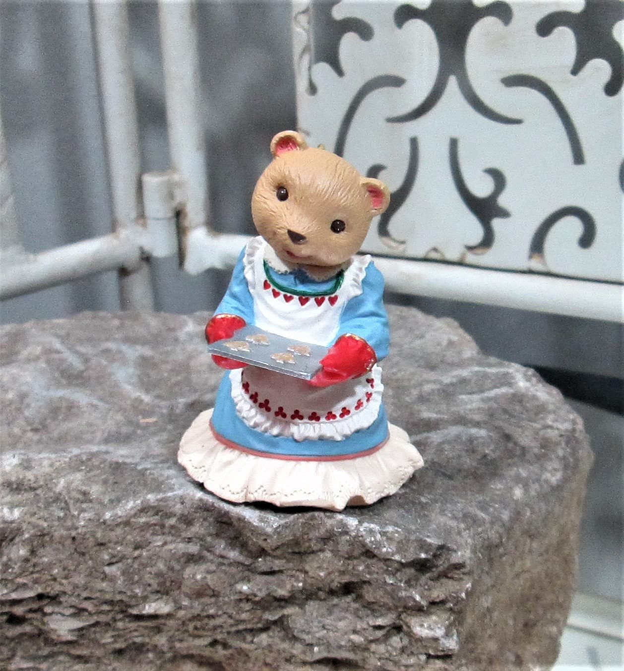 Vintage Hallmark Keepsake Mama Bearinger Christmas Ornament, 1993 - Thumbnail 2