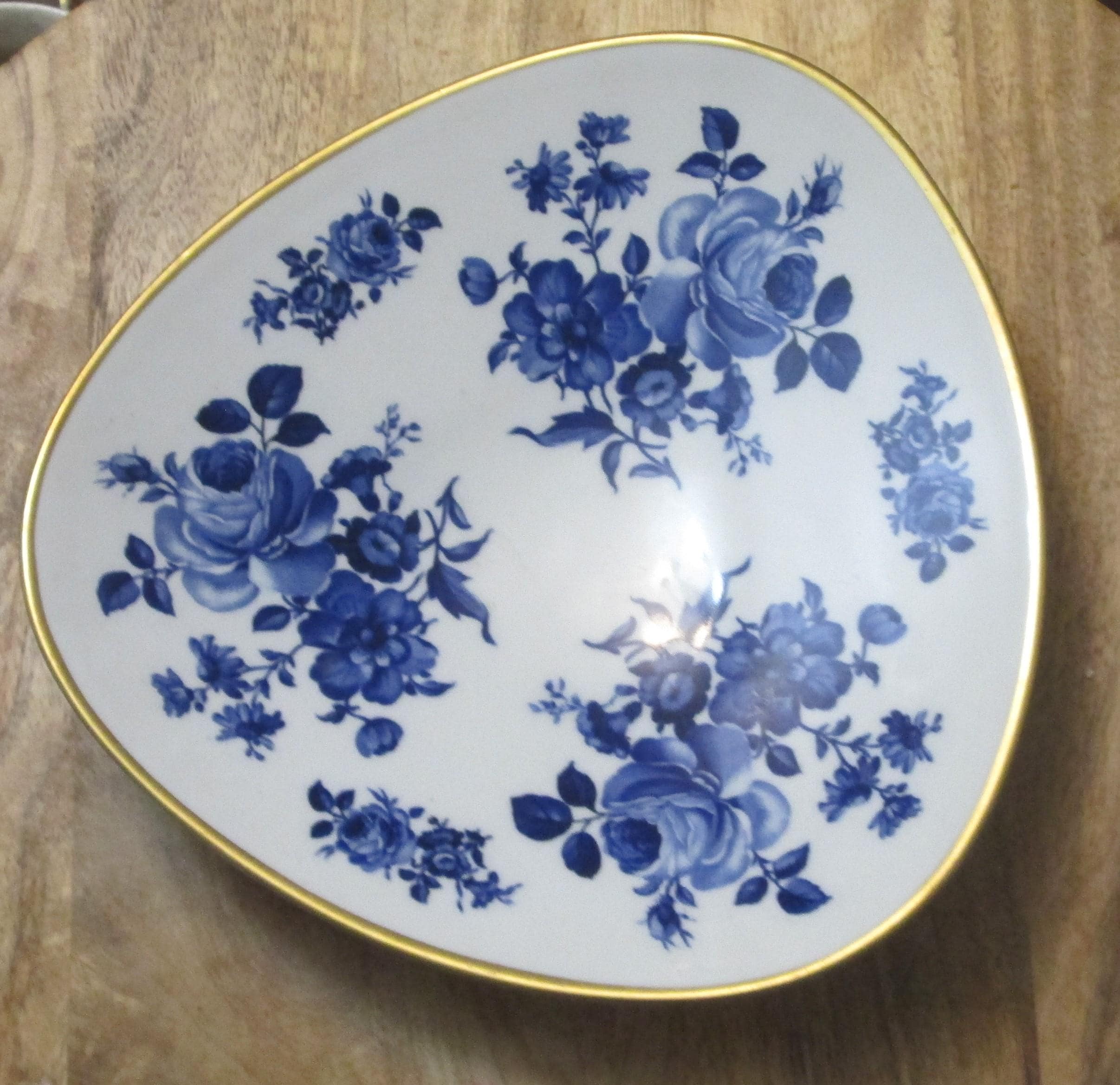 Vintage Kunst Bavaria Blue Roses Plate