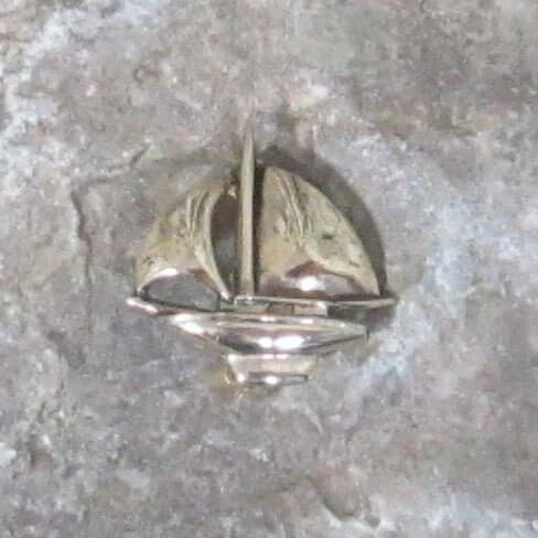 Vintage Gold Tone Sailboat Brooch