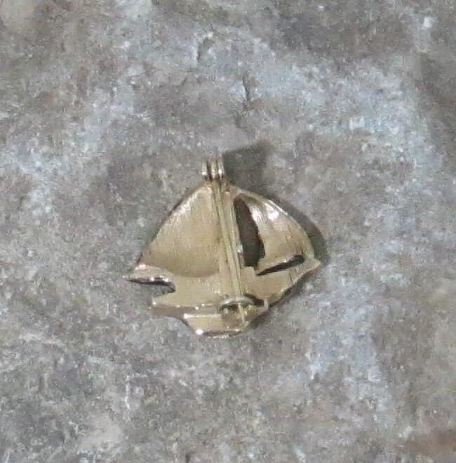 Vintage Gold Tone Sailboat Brooch - Thumbnail 2