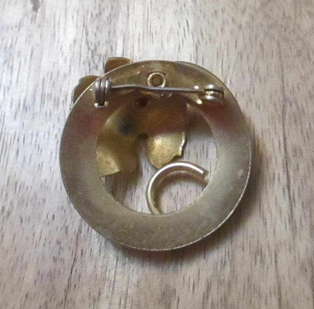 Vintage Gold Tone Leaf Wreath Brooch - Thumbnail 2