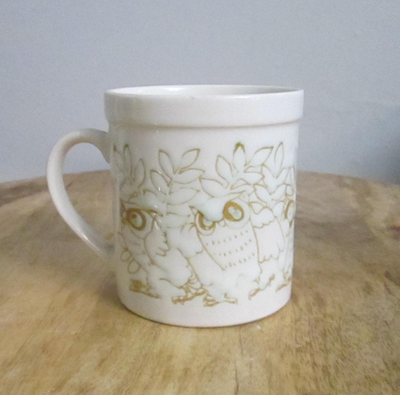 Vintage Incised Enamel Owl Design Mug - Thumbnail 2