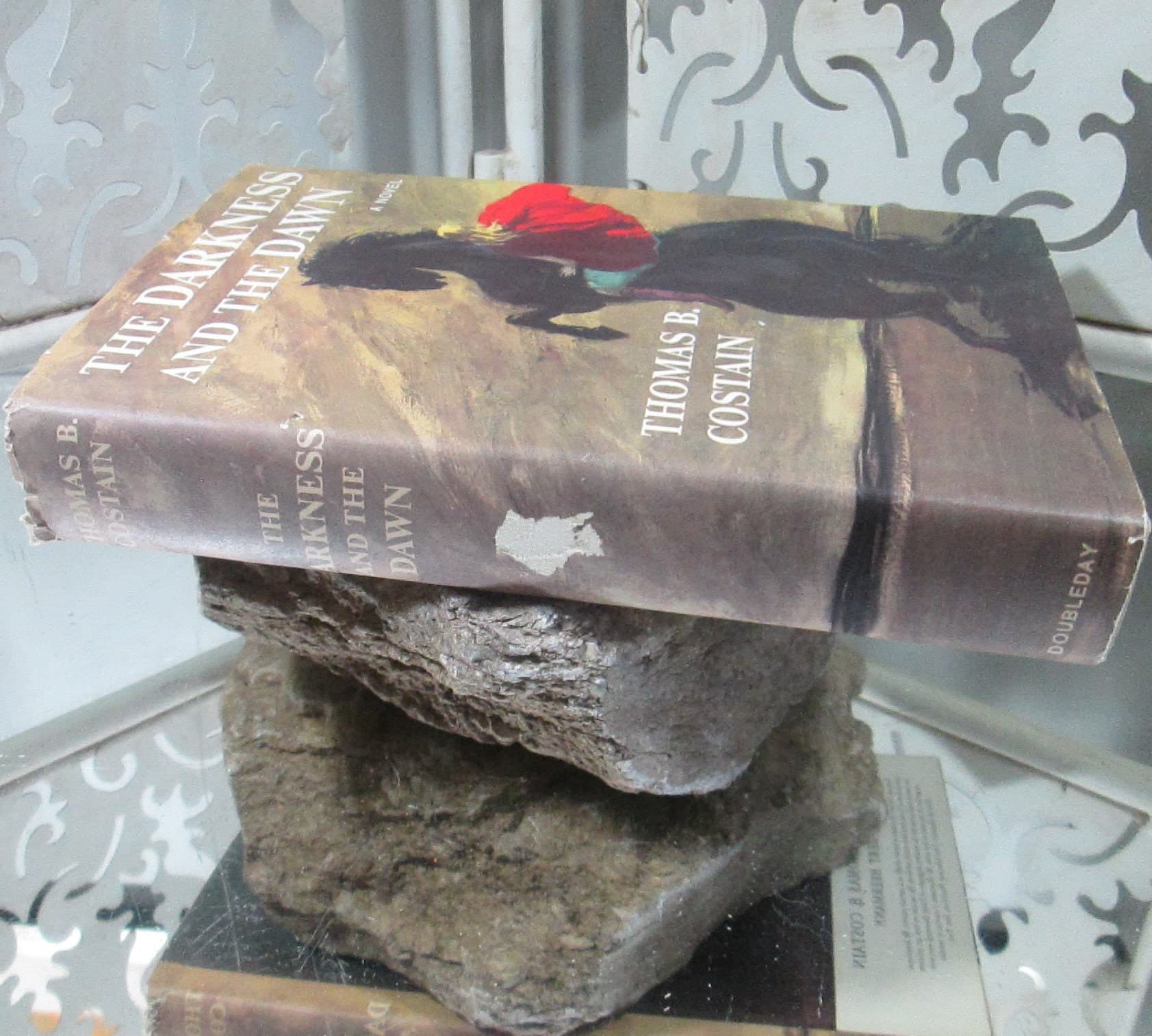 Vintage Edition The Darkness and the Dawn by Thomas Costain - Thumbnail 3