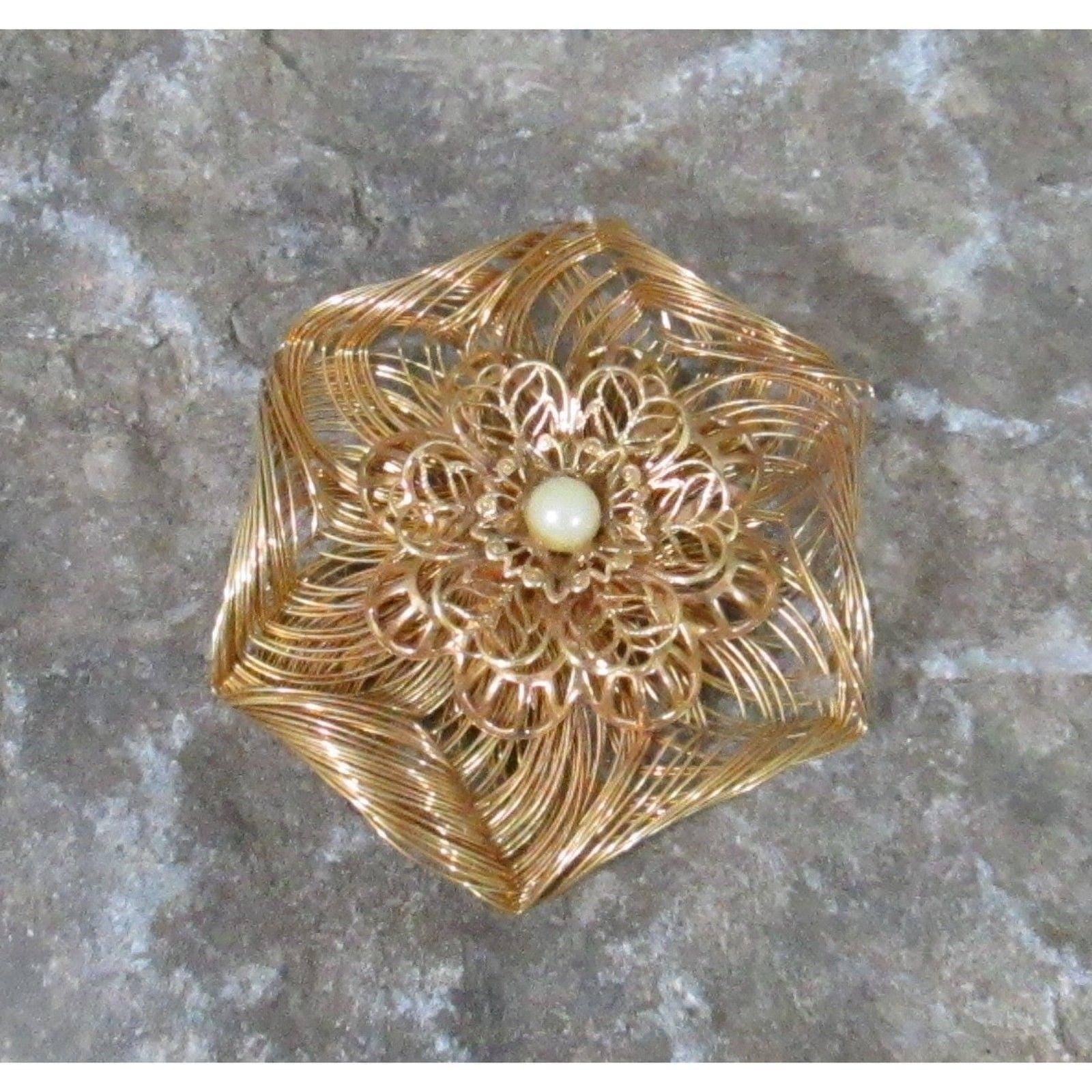Vintage 1960's Gold Wire Flower Brooch