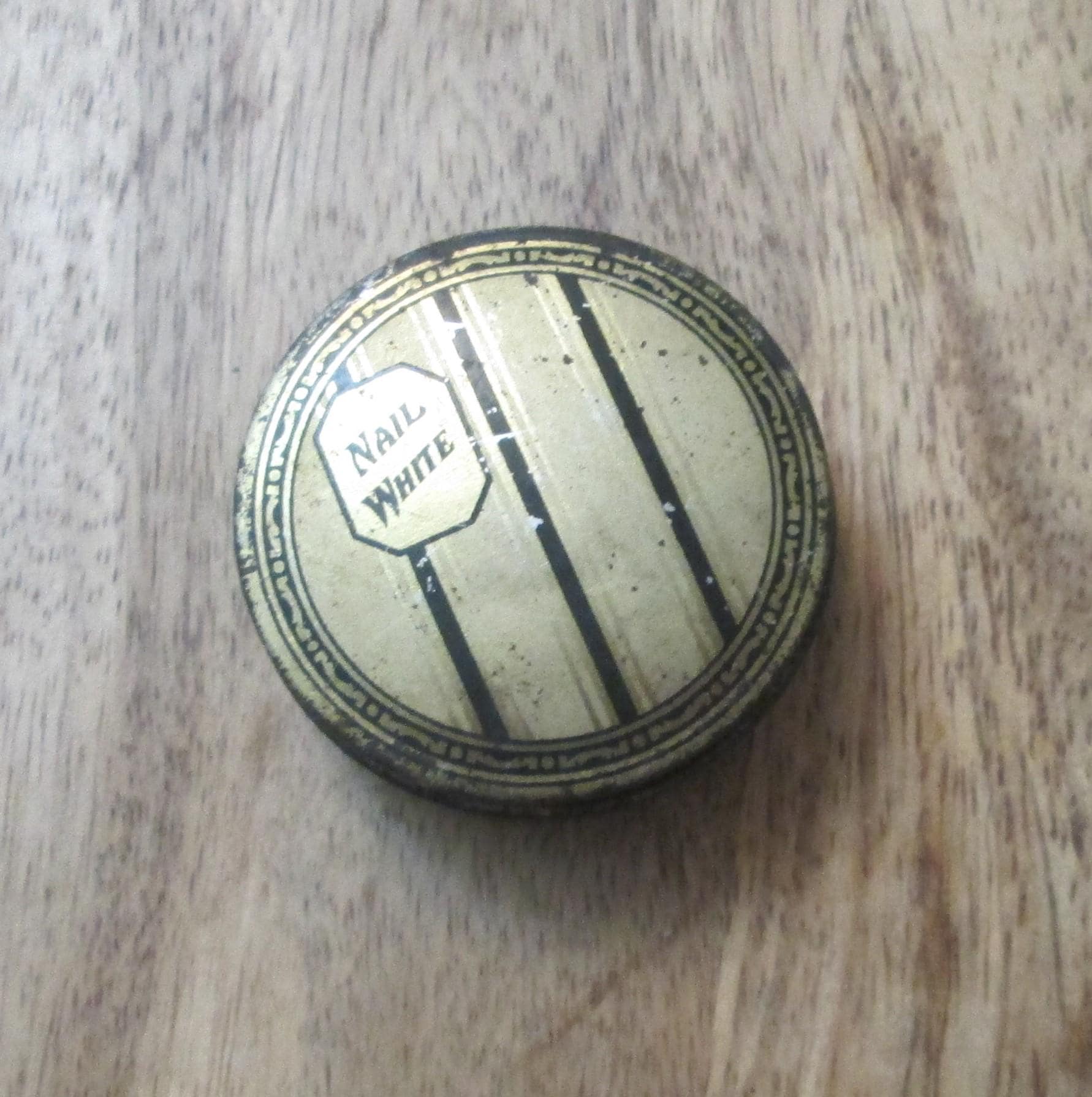 Vintage 1920's Nail White Metal Compact