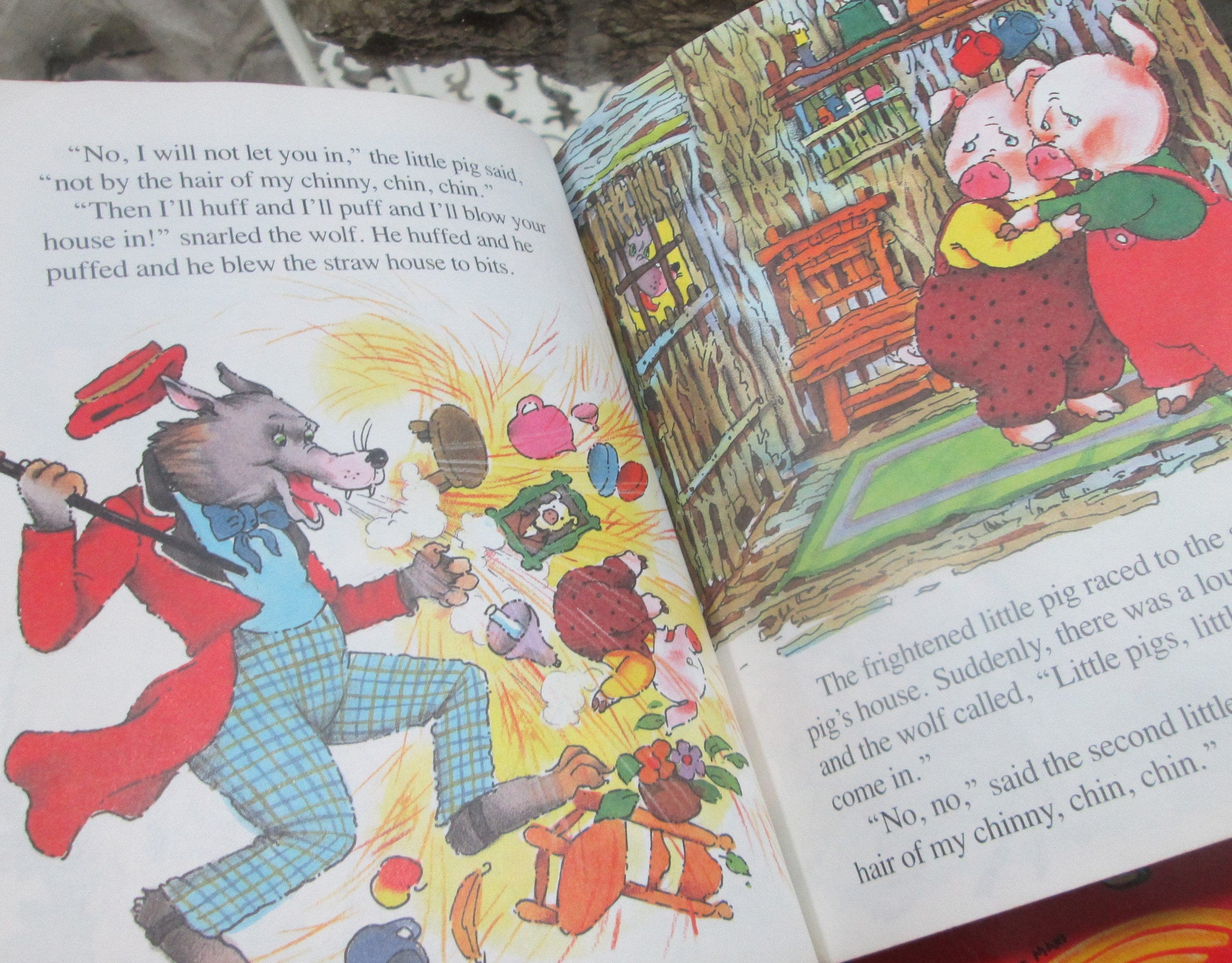 Vintage Children's Book The Three Pigs by Stephanie C. Oda - Thumbnail 4