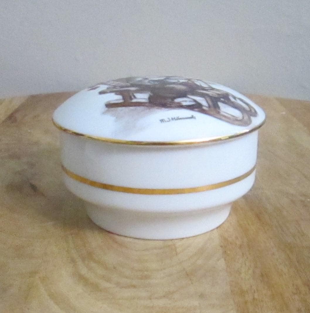 Vintage Reutter Porzellan Germany MJ Hummel Winter Fun Trinket Box - Thumbnail 2
