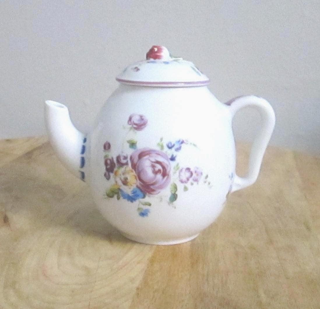 Vintage Franklin Mint Victoria & Albert Museum Mennecy Mini Teapot