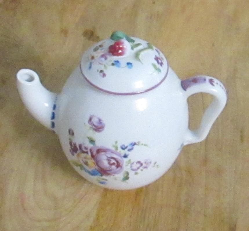 Vintage Franklin Mint Victoria & Albert Museum Mennecy Mini Teapot - Thumbnail 2