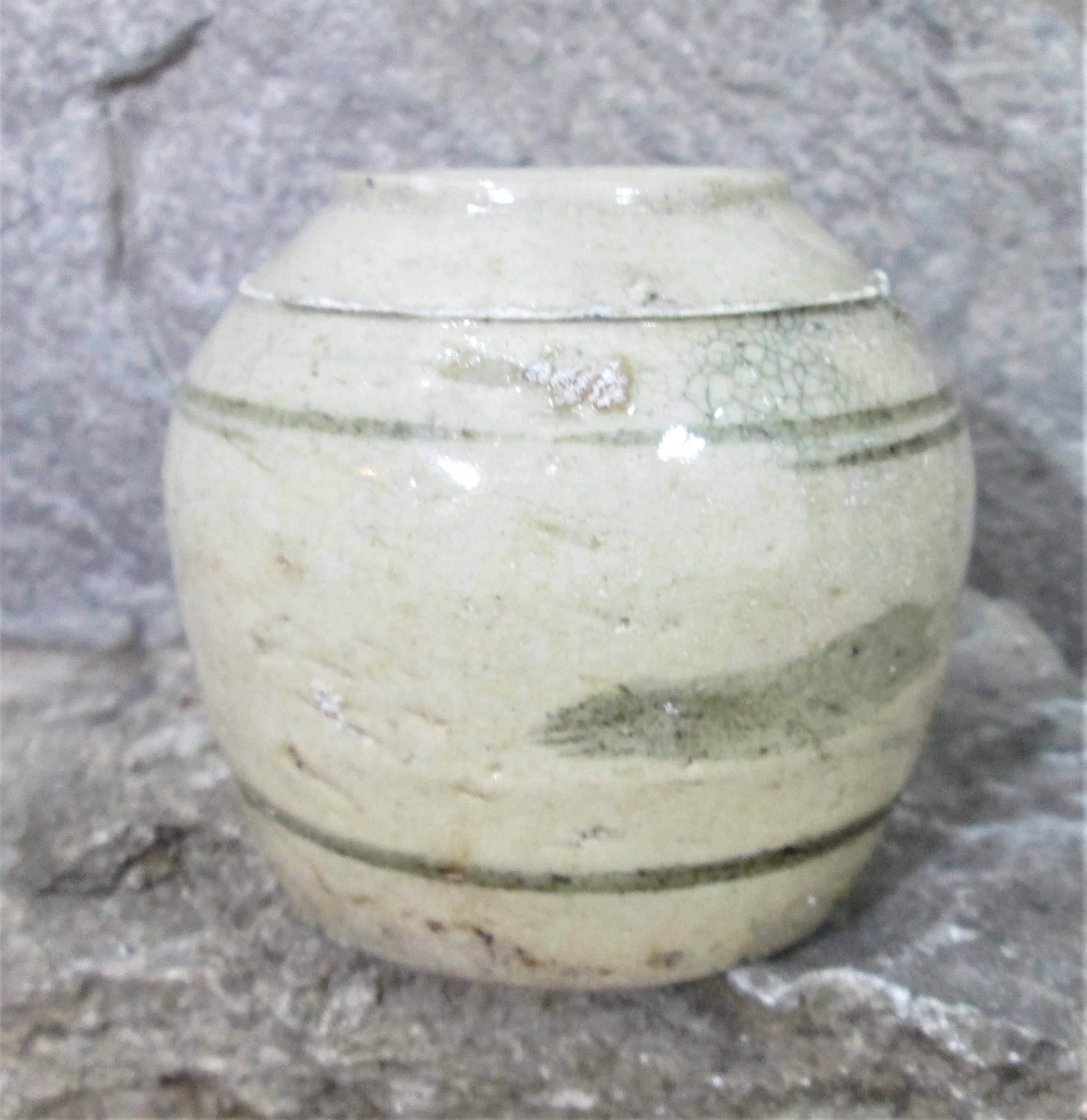 Vintage/Antique Chinese Pottery Ming Style Pot