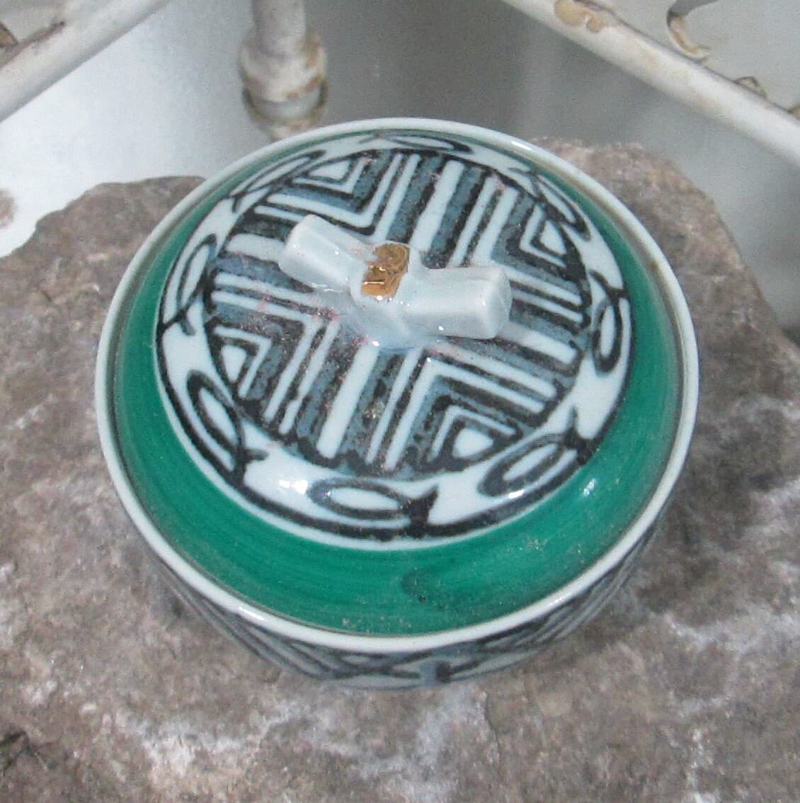 Vintage Green & Celedon Porcelain Trinket Box - Thumbnail 2