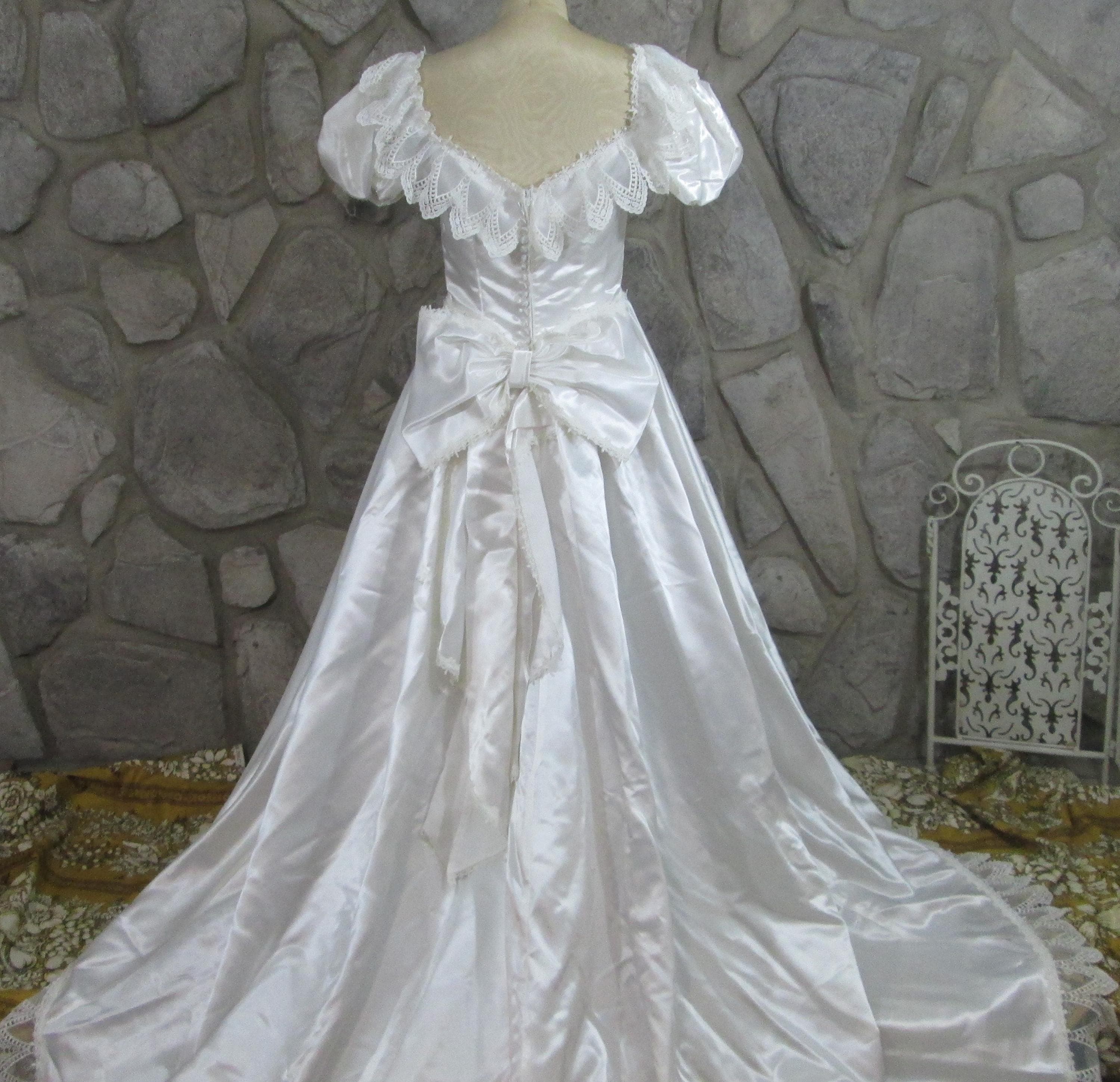 Vintage 1980's Alfred Angelo Satiny Wedding Gown - Thumbnail 5