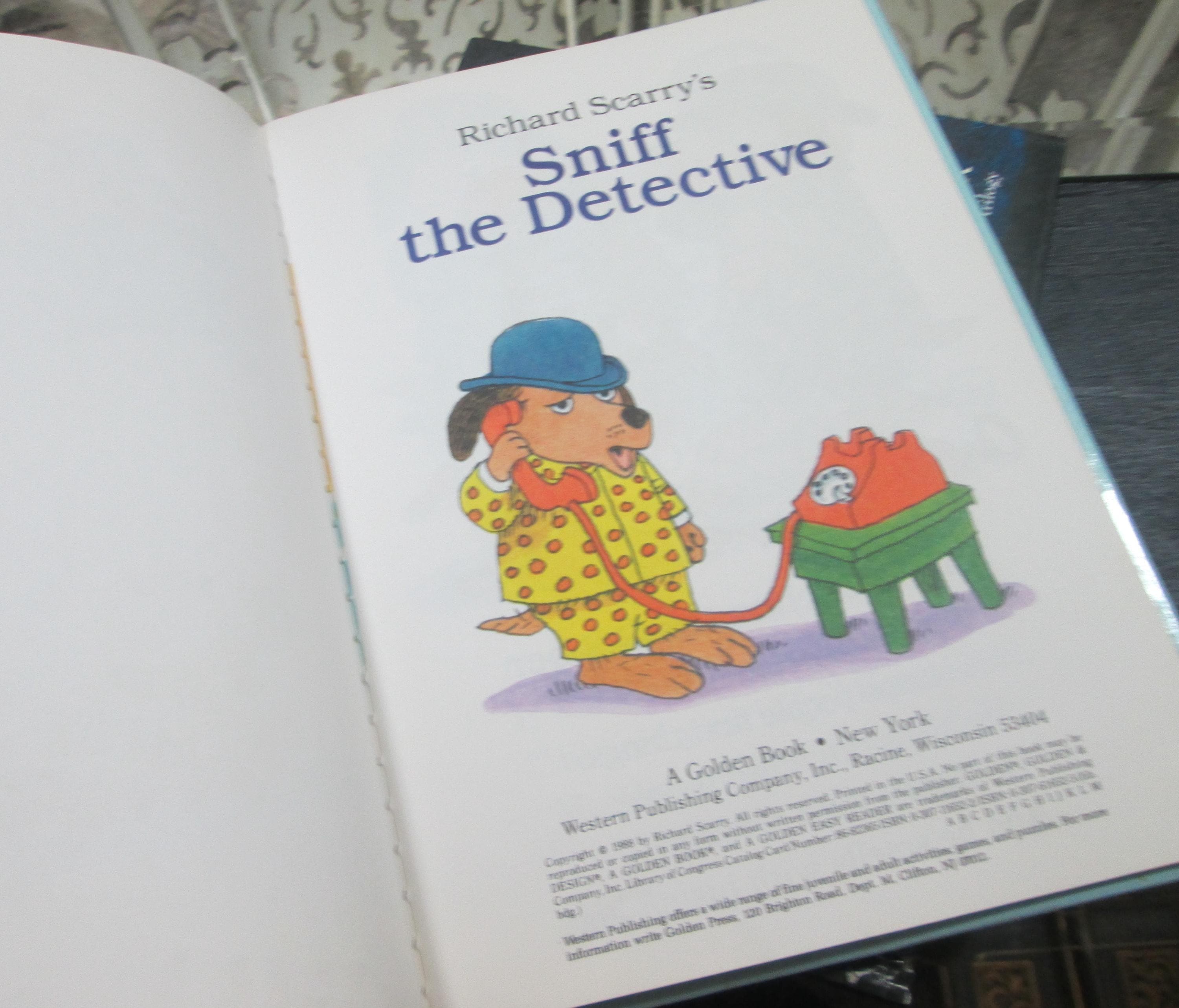 Richard Scarry's Sniff the Detective, 1988, Children's Book - Thumbnail 2