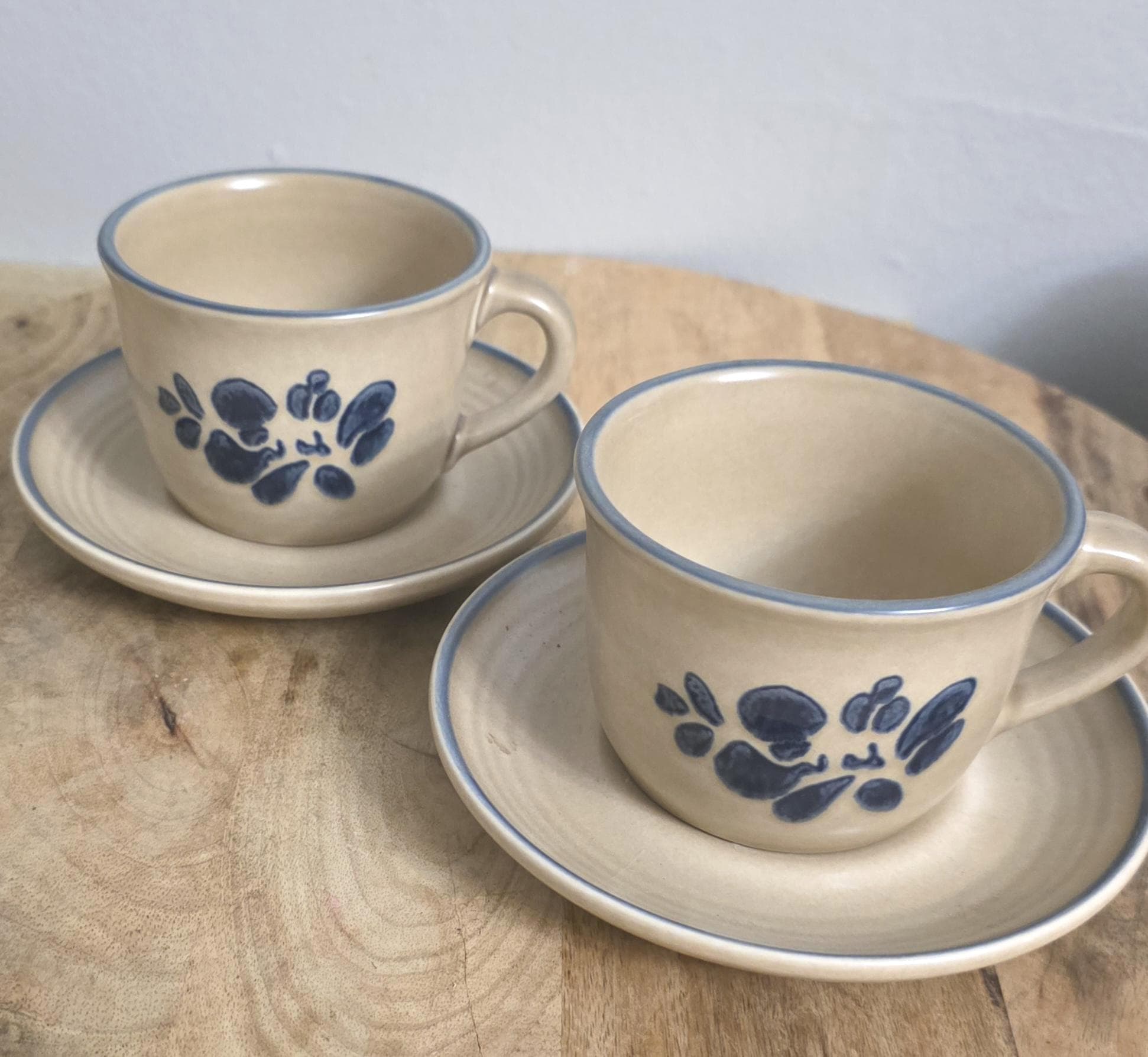 Vintage Pfaltzgraff Folk Art Pattern Cups and Saucers - Thumbnail 3