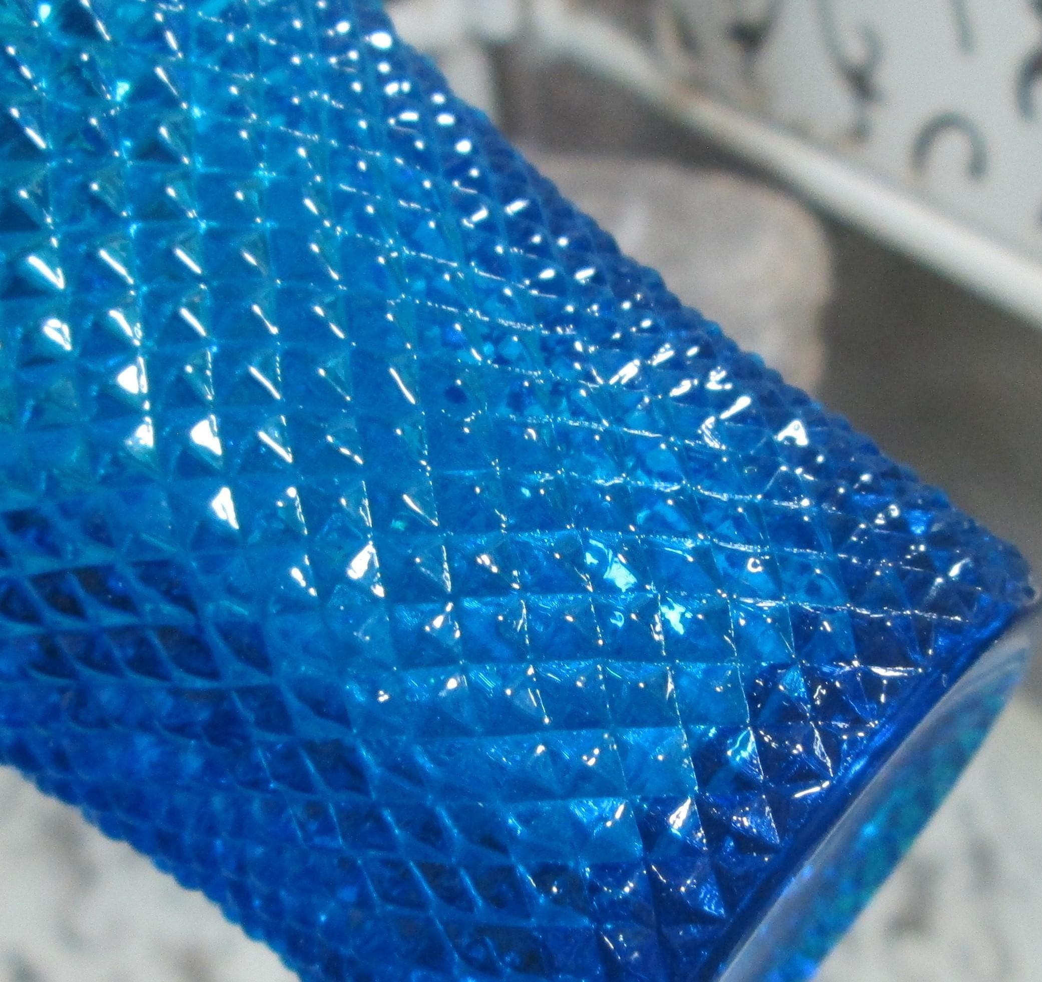 Pair of Vintage Blue Diamond Cut Italian Glass Empoli Vases - Thumbnail 3