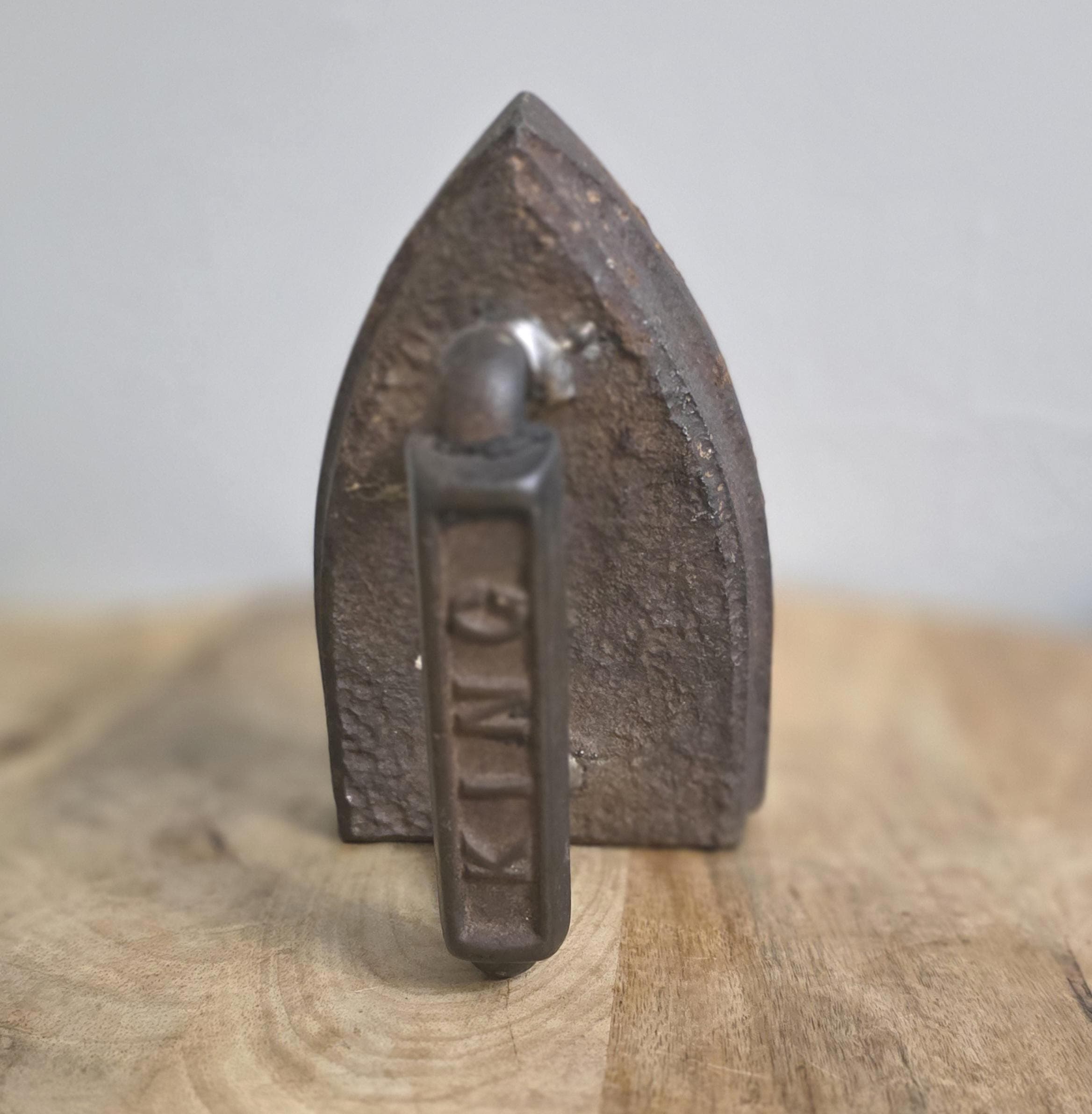 Antique Primitive Farmhouse Decor King Cast Iron Flat Iron - Thumbnail 4