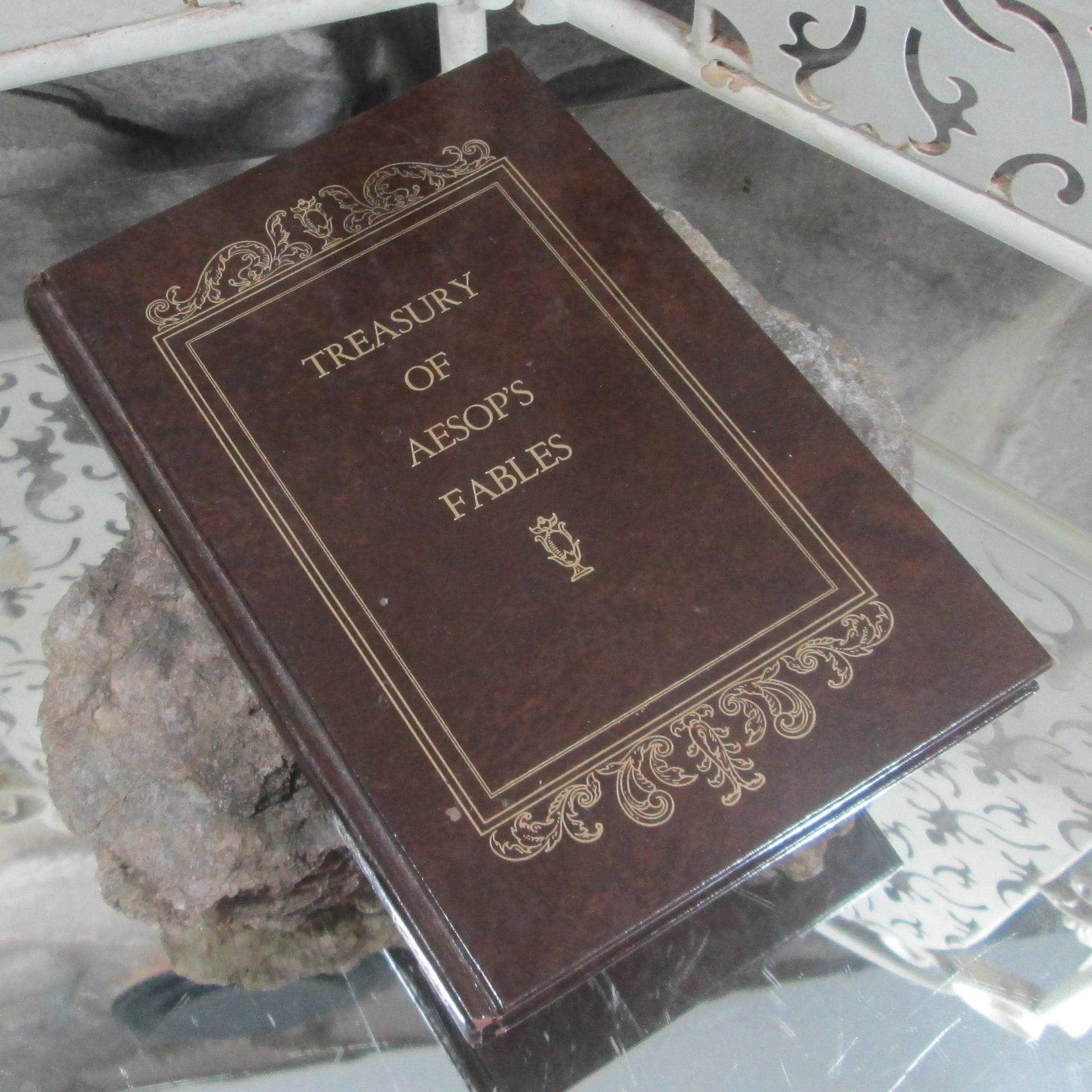 Treasury of Aesop's Fables Illustrated by Thomas Bewick, 1973, Vintage Book