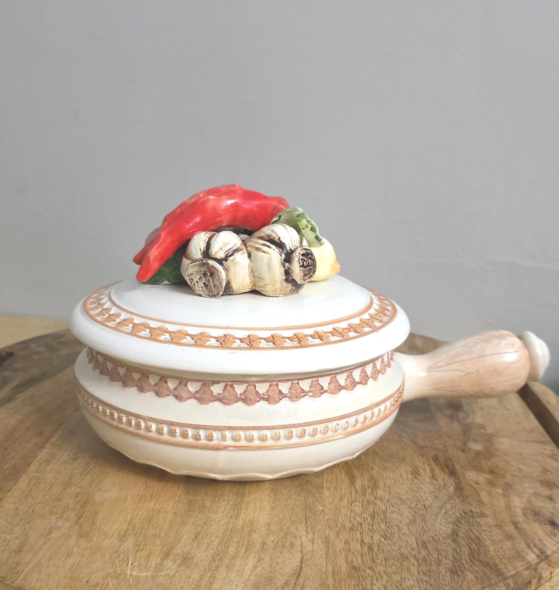 Vintage 1960s Kitchy Country Kitchen Cooking Pot