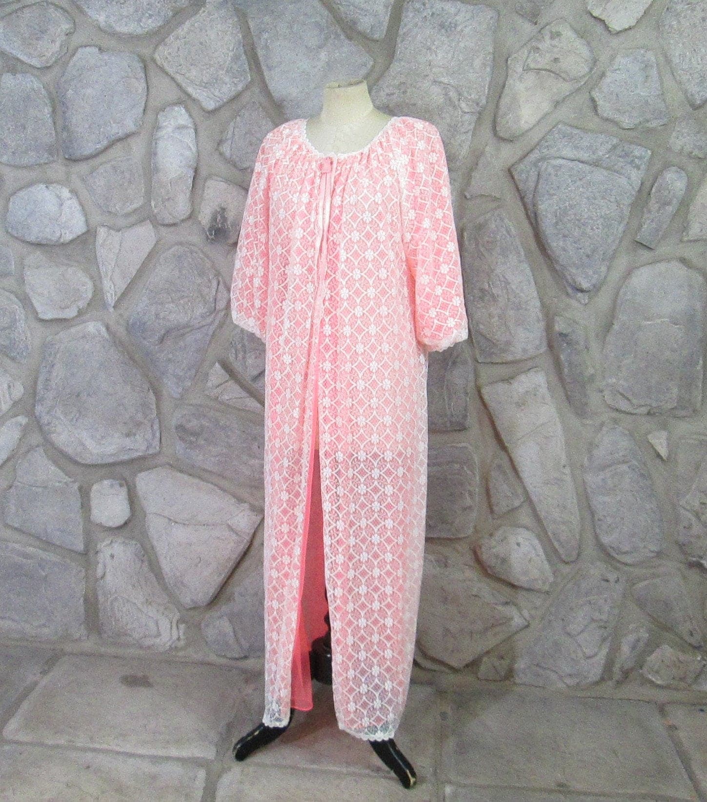 Vintage 1960's Pink Sheer & Lace Negligee Robe