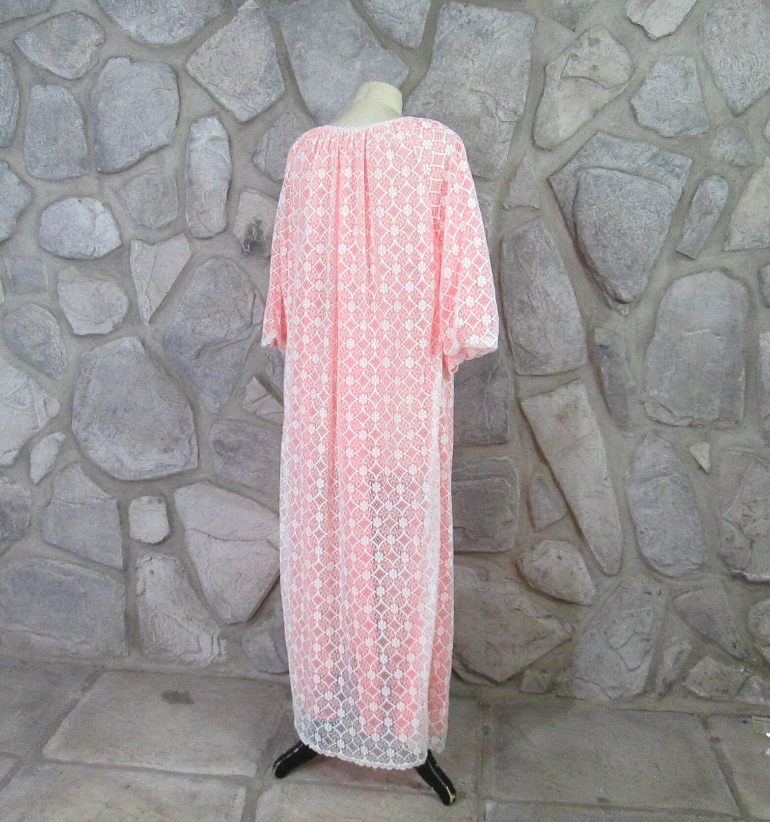 Vintage 1960's Pink Sheer & Lace Negligee Robe - Thumbnail 3