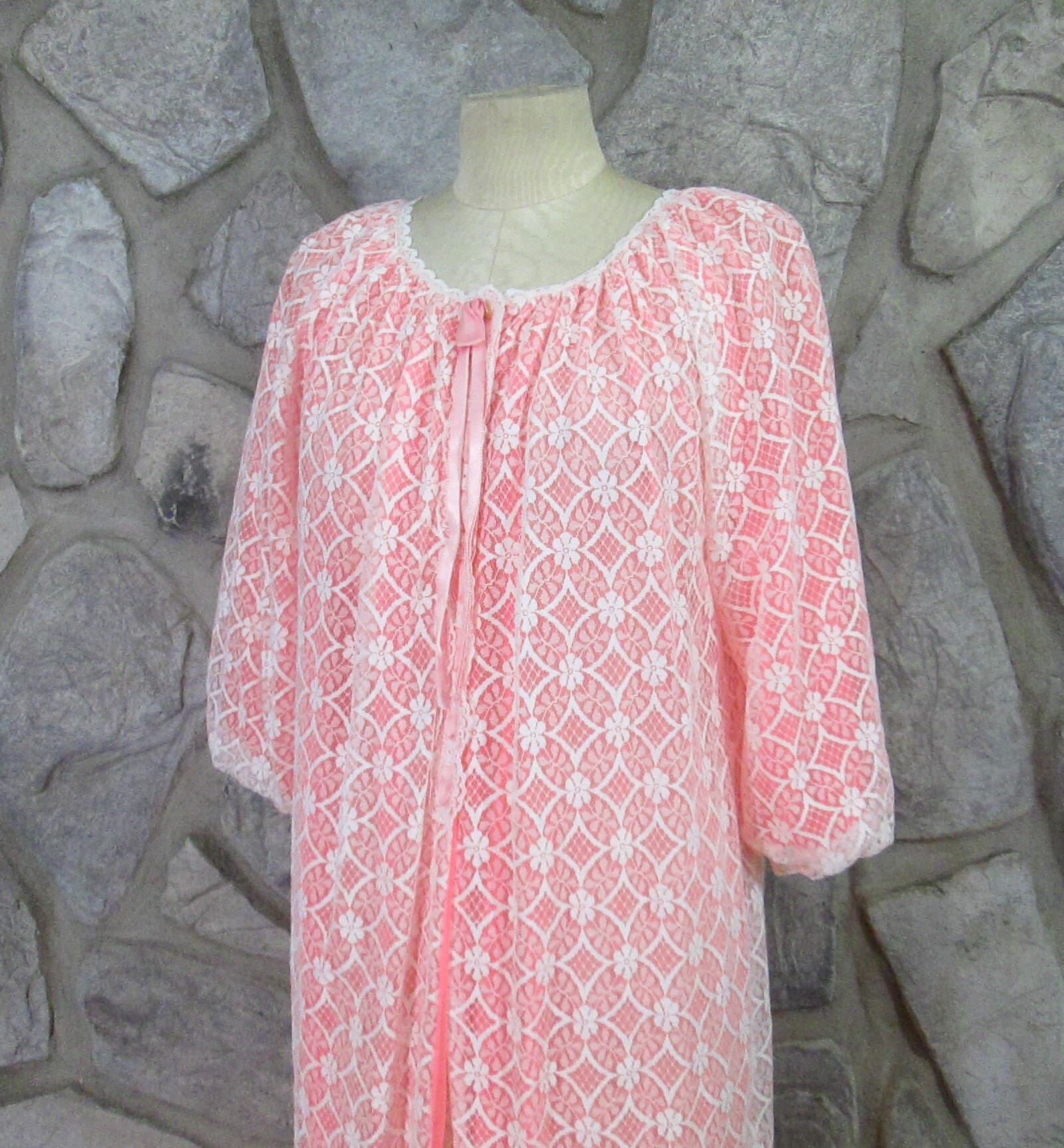 Vintage 1960's Pink Sheer & Lace Negligee Robe - Thumbnail 2