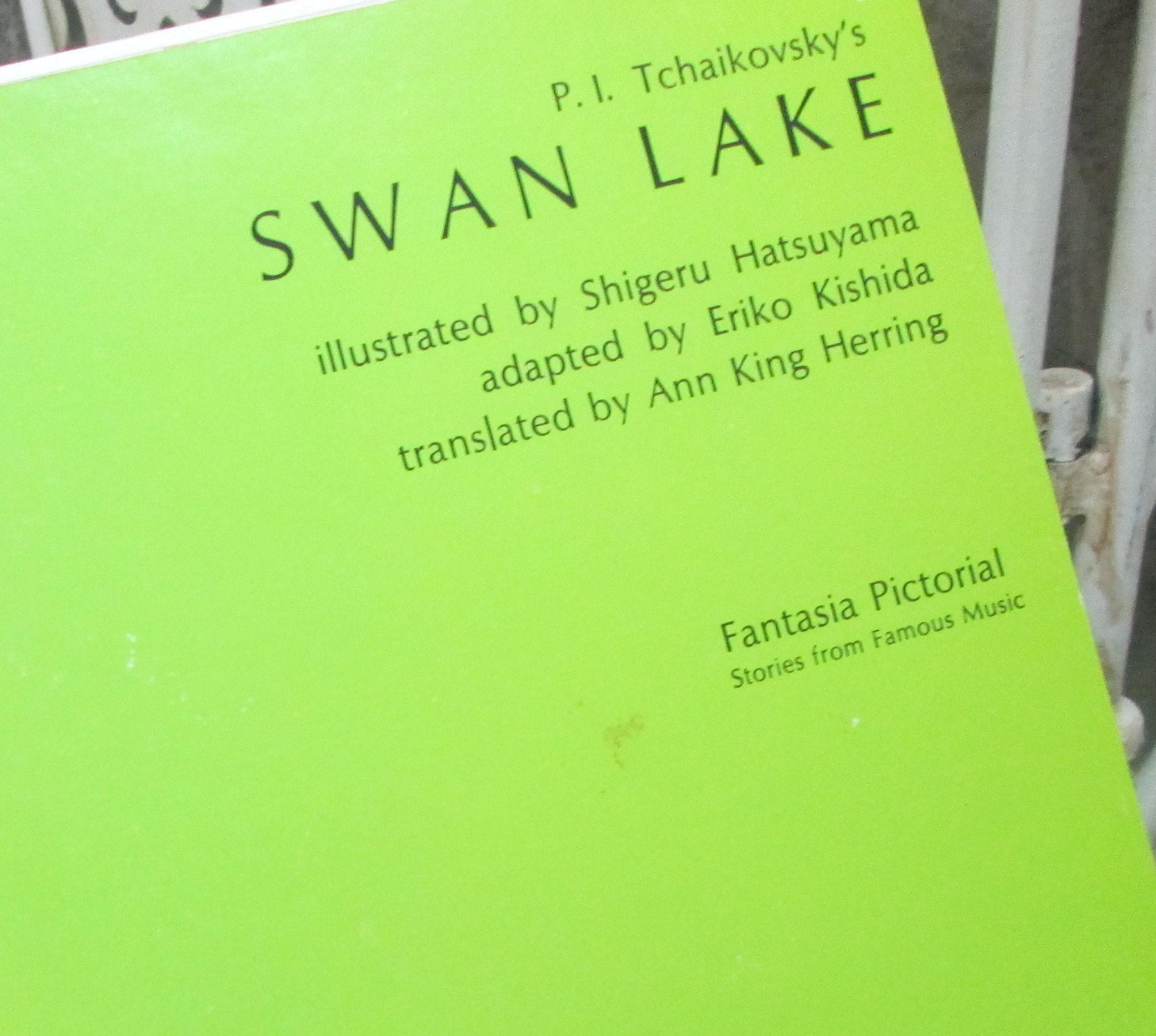 P.I.Tchaikovsky's Swan Lake Illustrated by Shigeru Hatsuyama, 1970 - Thumbnail 2